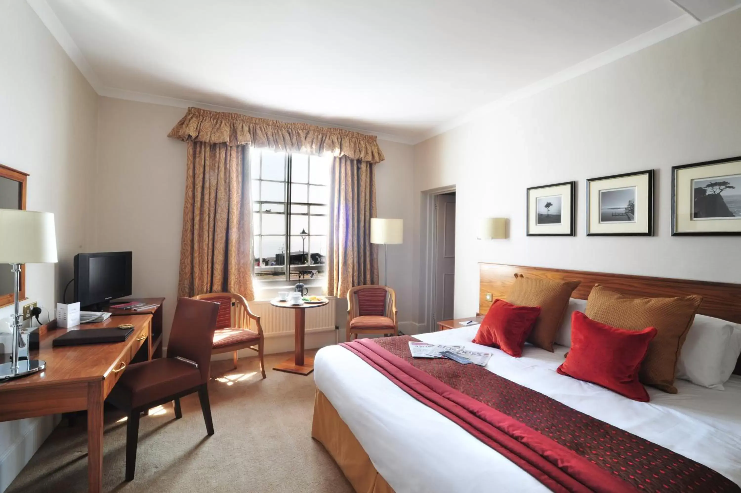 Double Room with Sea View - single occupancy in The White Lion Hotel Double Room with Sea View - single occupancy in The White Lion Hotel