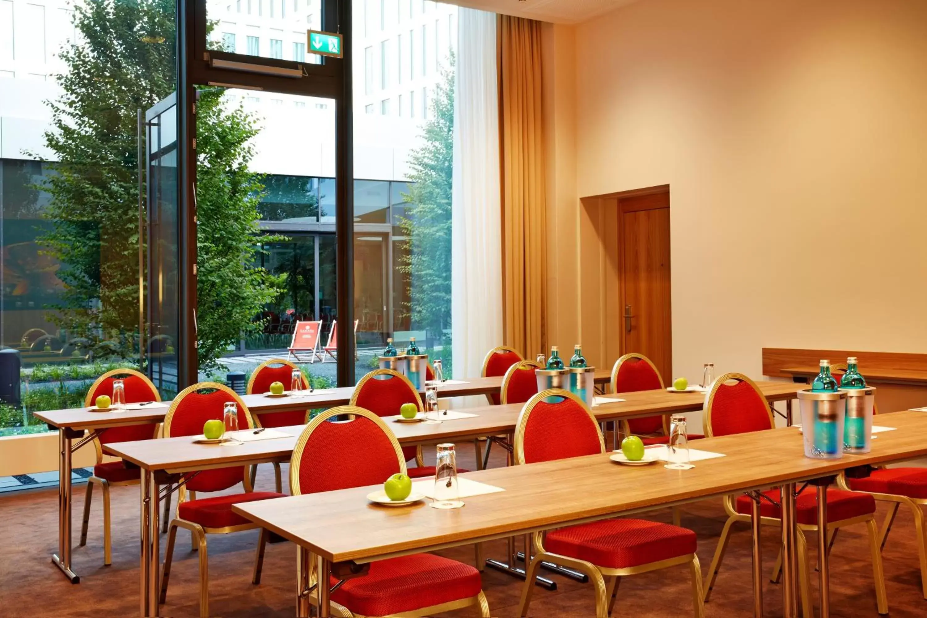 Business facilities, Restaurant/Places to Eat in H4 Hotel München Messe