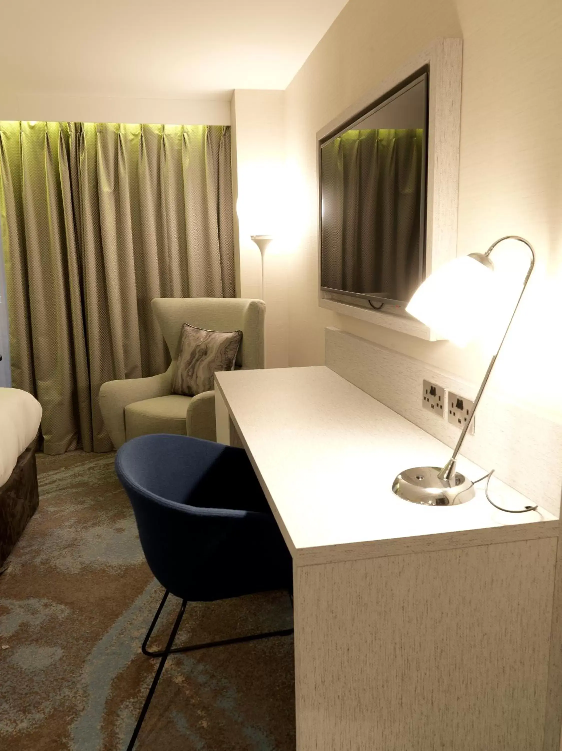 Bedroom, Seating Area in DoubleTree by Hilton Chester