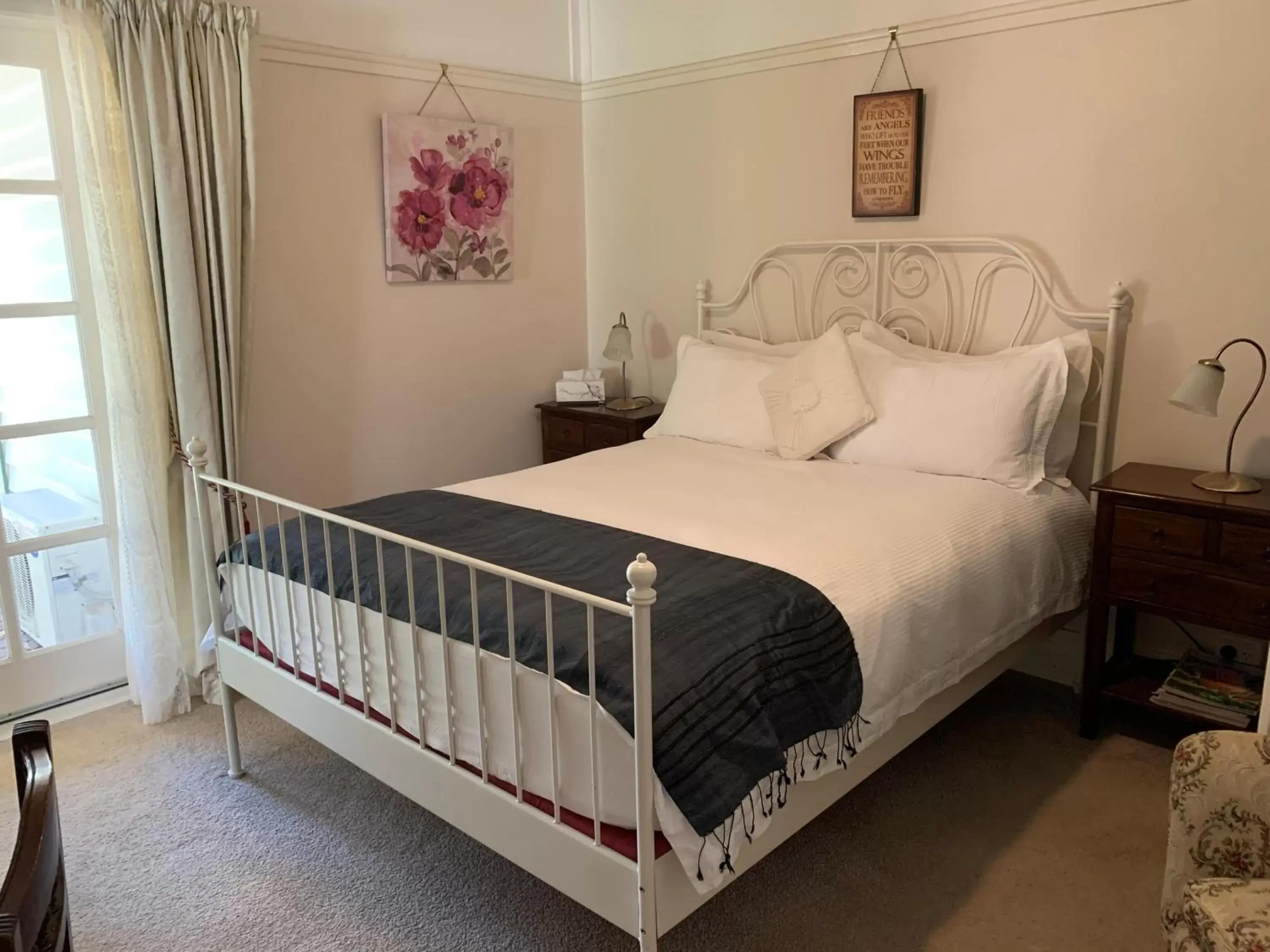 Bedroom in Rosebridge House Bed & Breakfast Adult Retreat