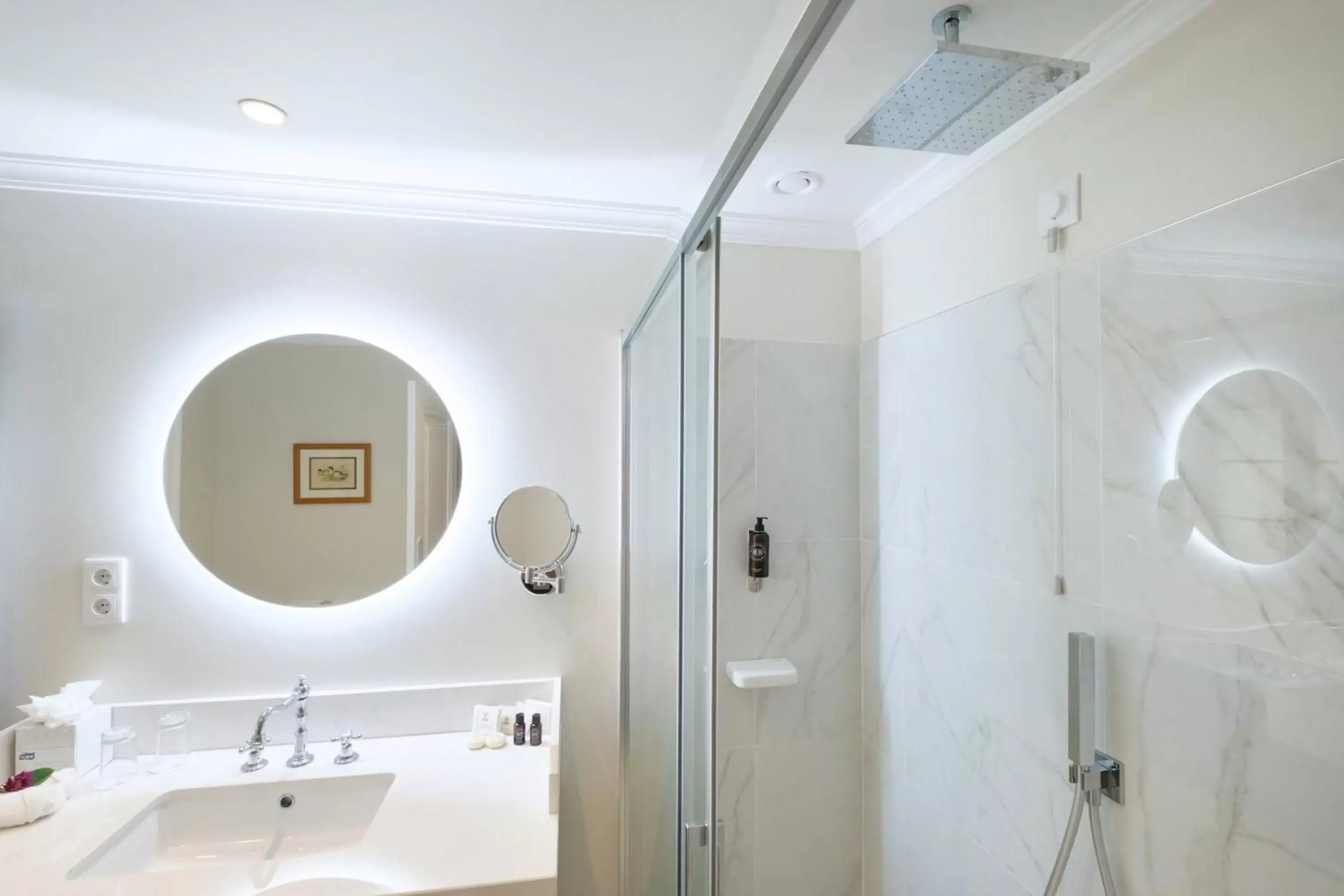 Shower, Bathroom in Casa Velha do Palheiro Relais & Chateaux