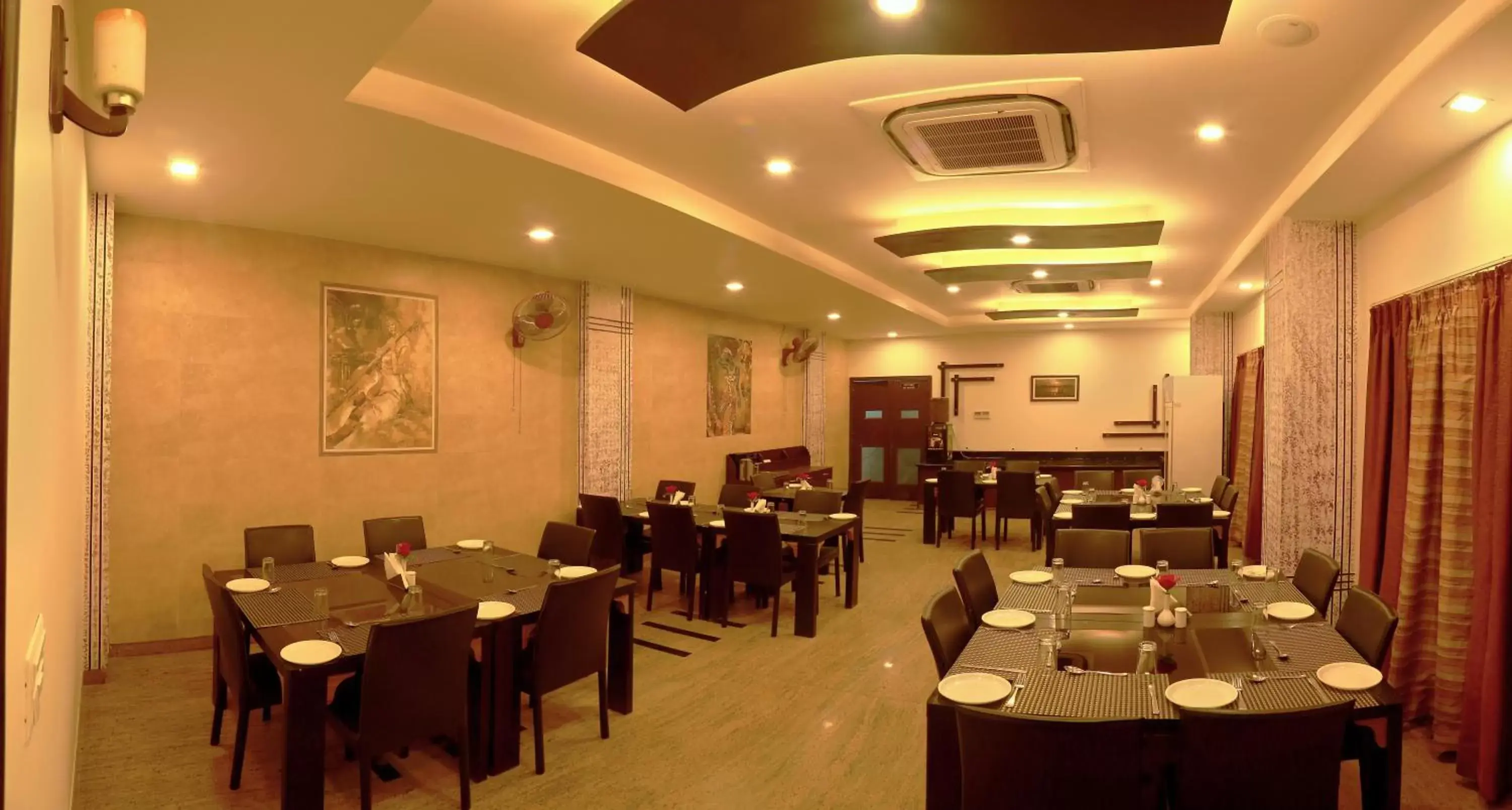 Restaurant/Places to Eat in Hotel Royal Palm - A Budget Hotel in Udaipur