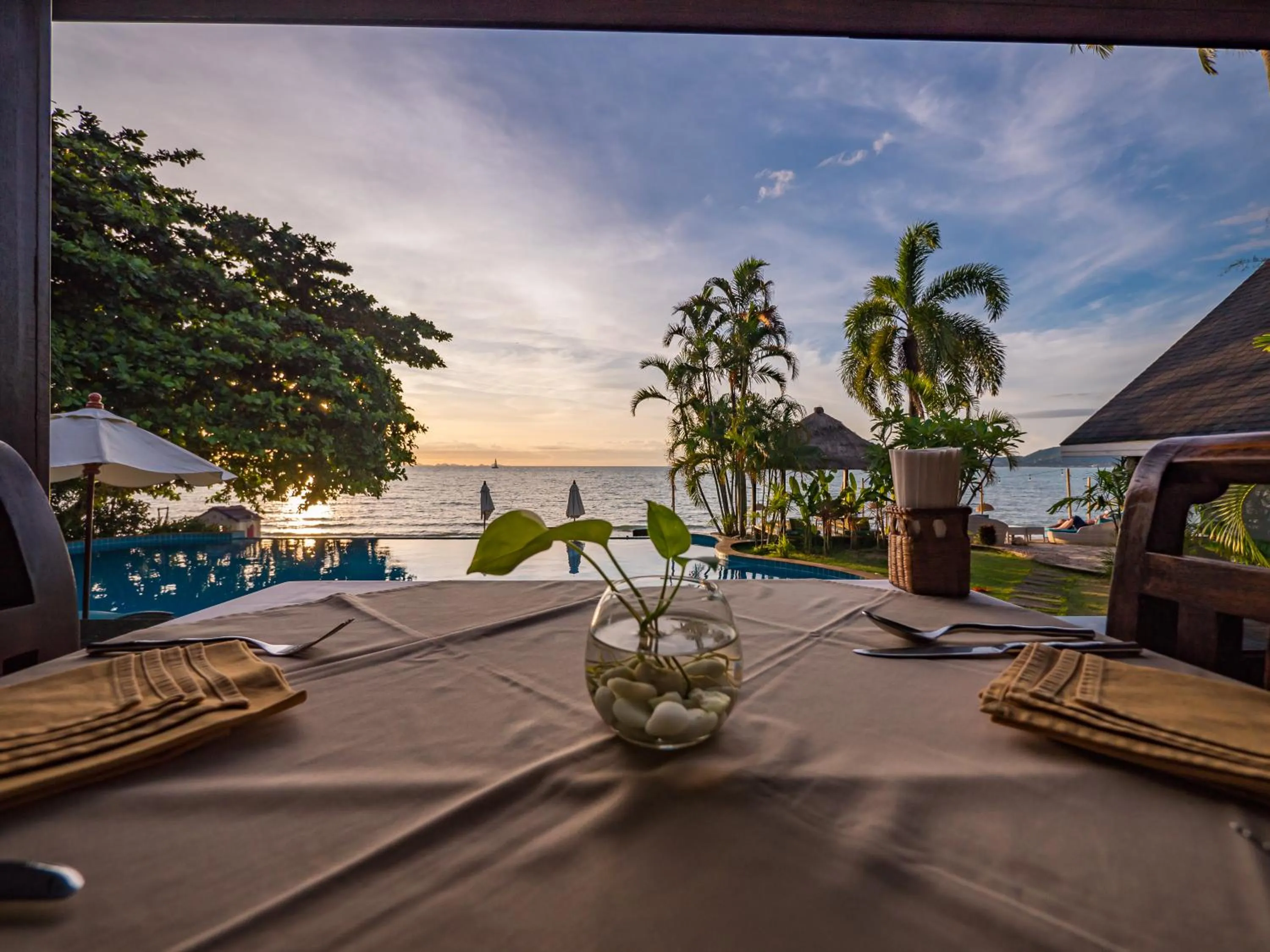 Restaurant/places to eat in Sea Valley Resort