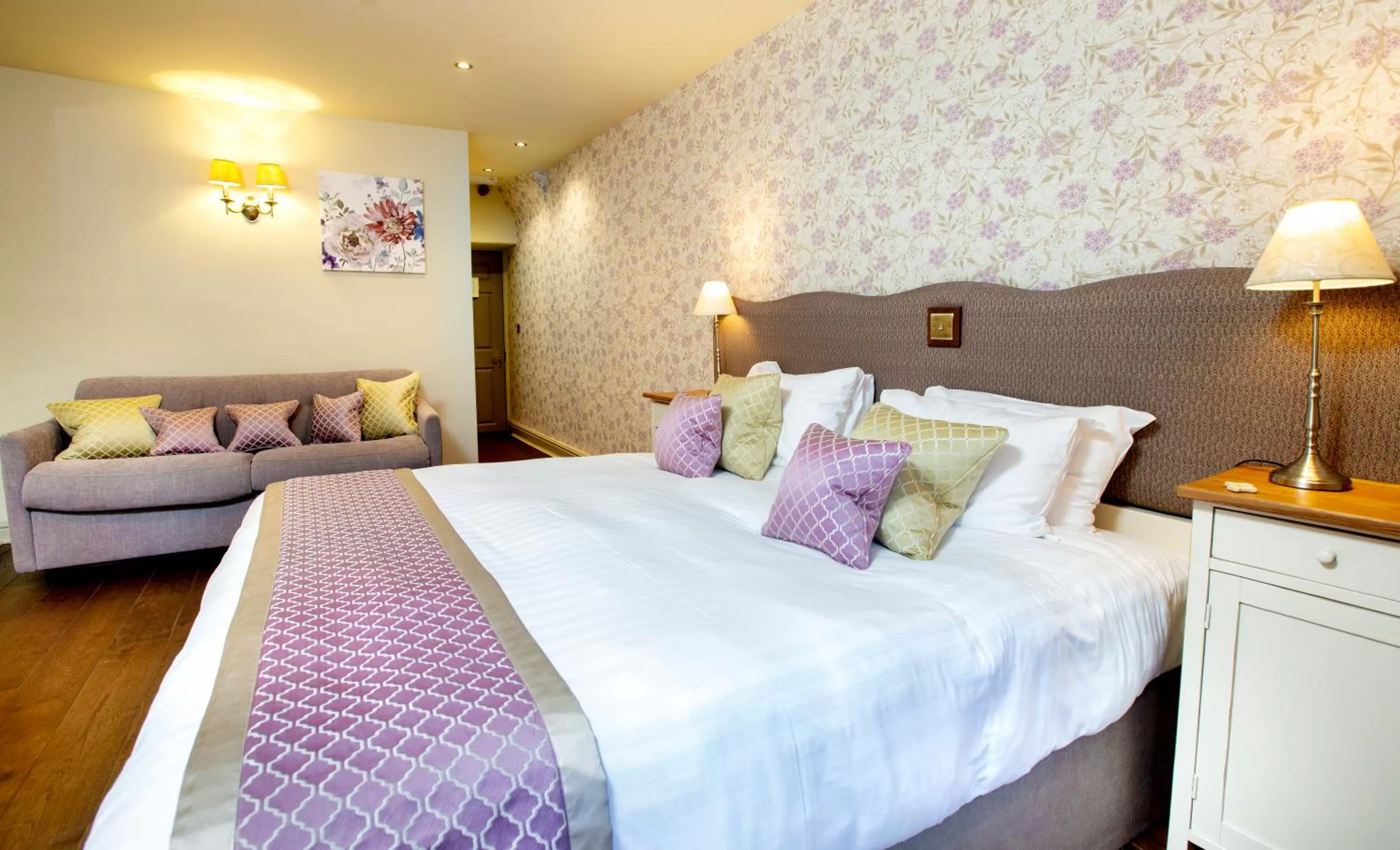 Seating area, Bed in The Devonshire Grassington