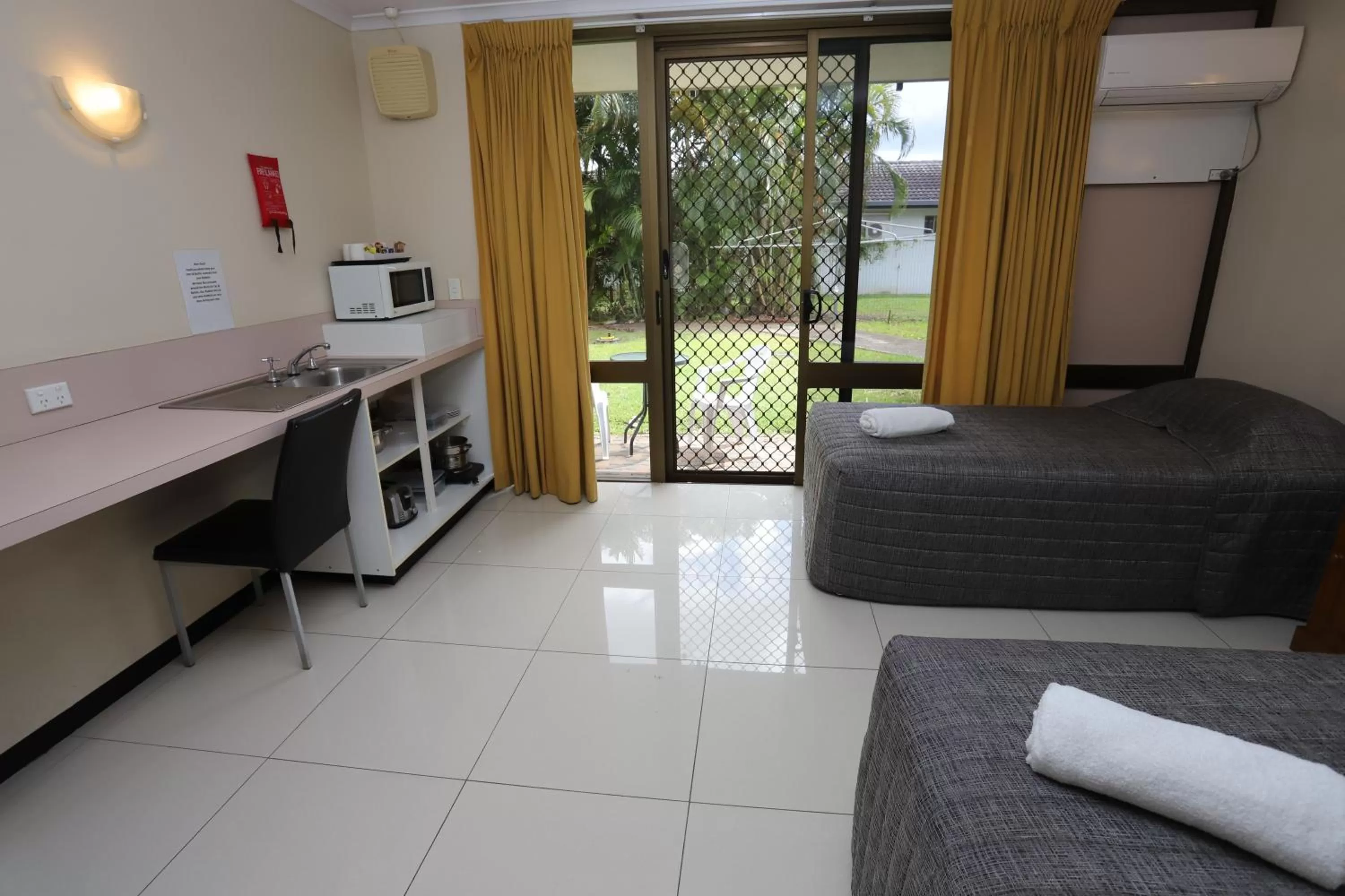 Kitchen or kitchenette in Miners Lodge Motor Inn