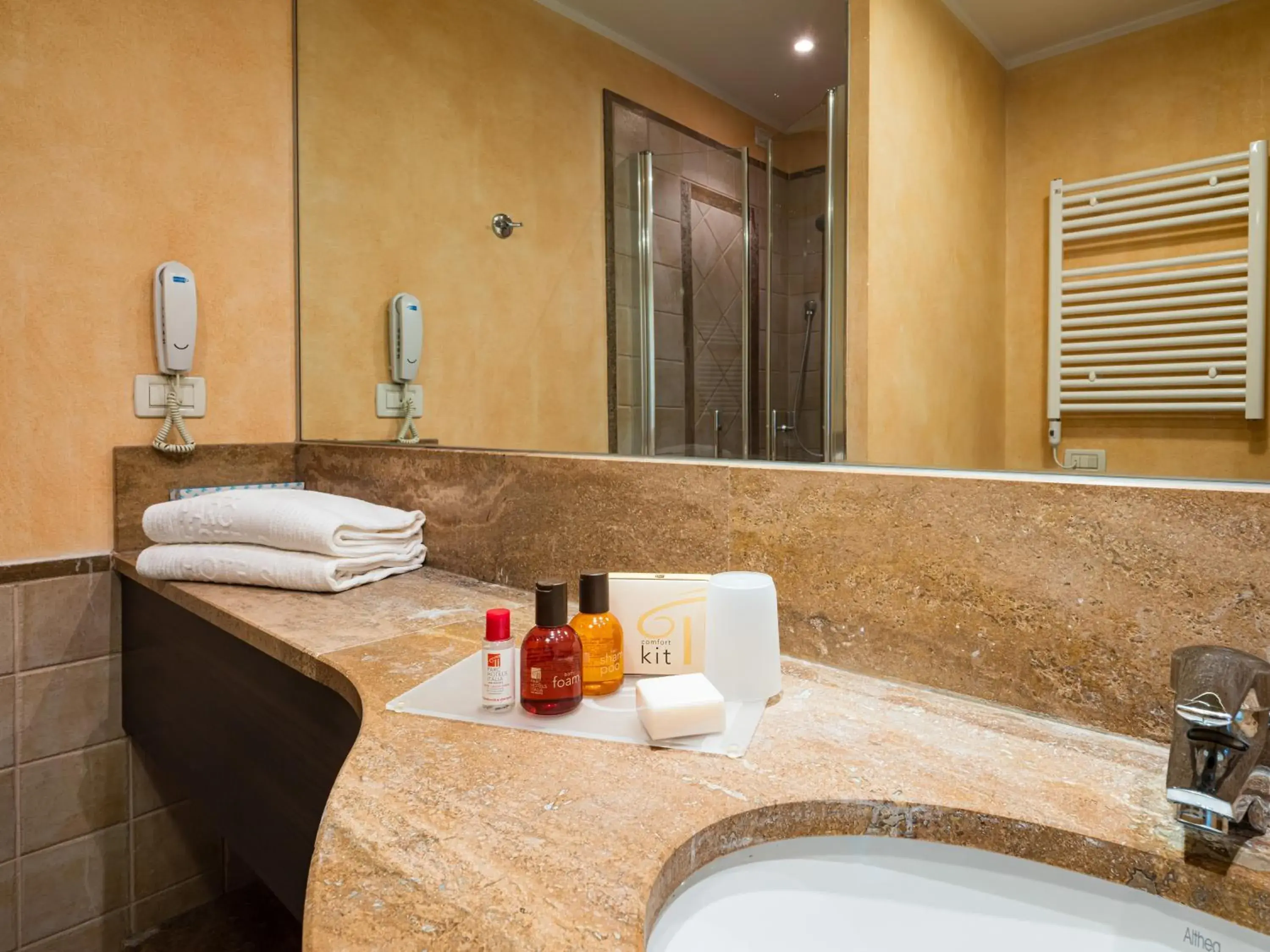 Shower, Bathroom in Parc Hotel Germano Suites & Apartments