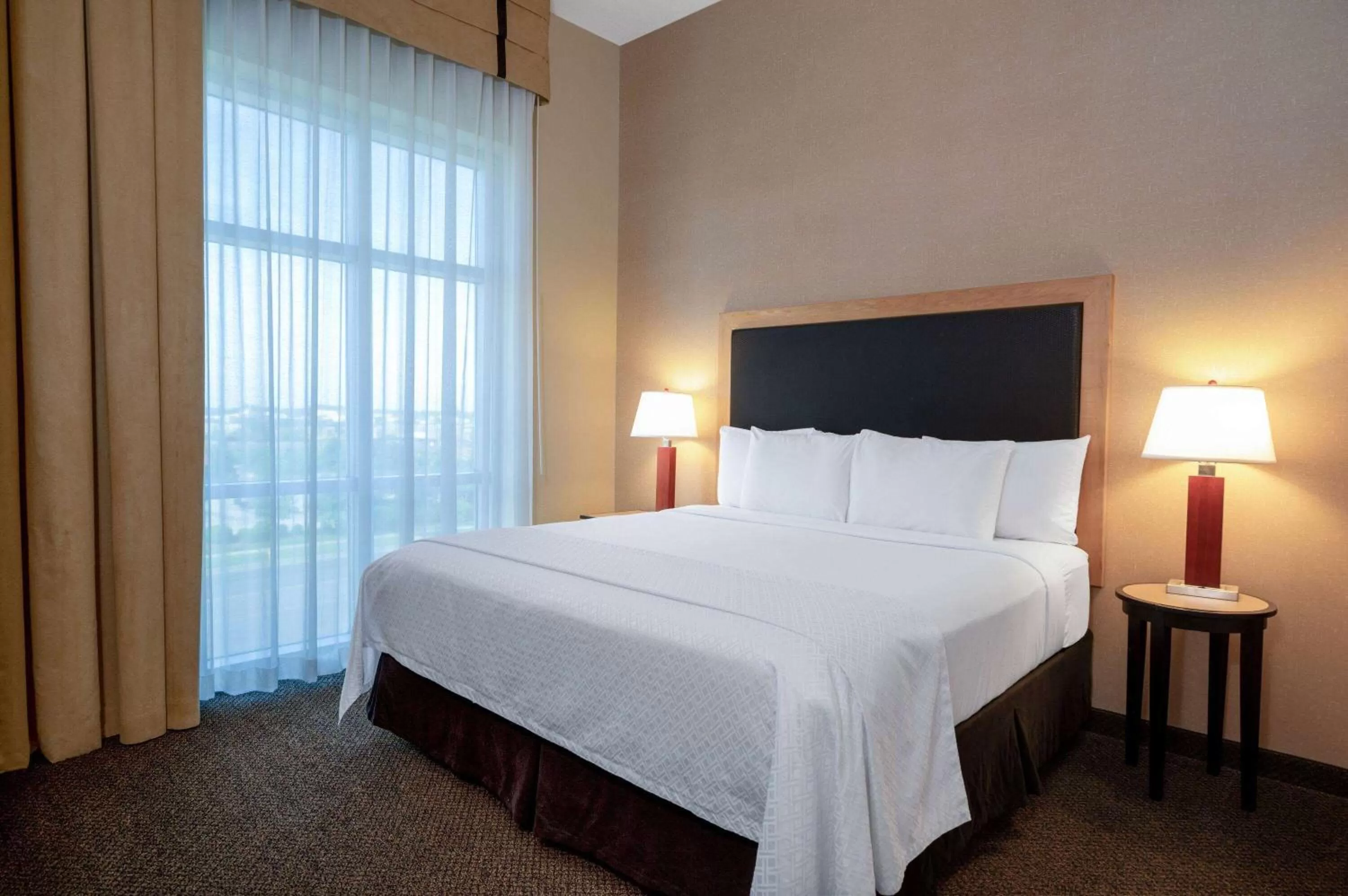 Bed in Wyndham Noblesville