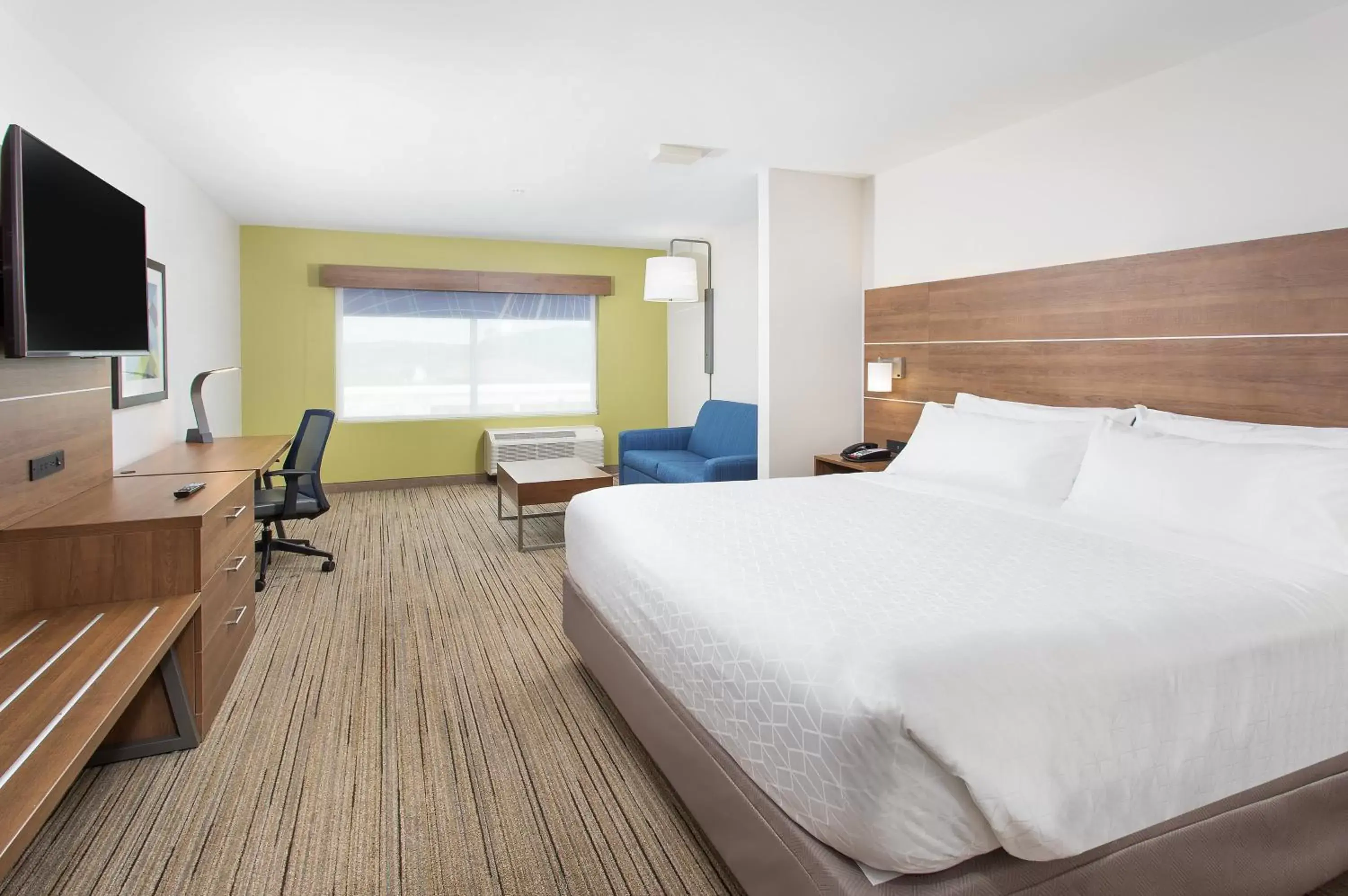 Photo of the whole room, Bed in Holiday Inn Express Williamsburg, an IHG Hotel