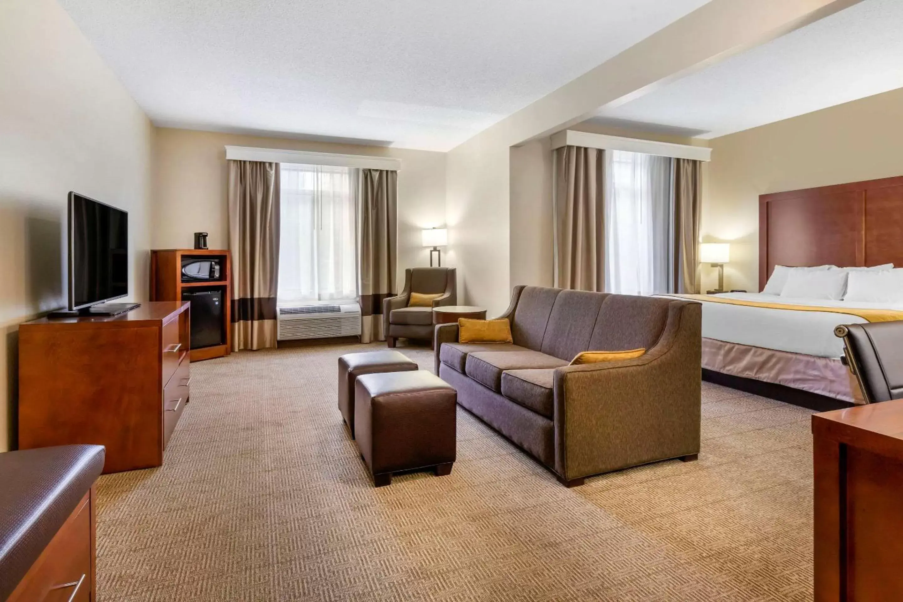 Photo of the whole room, Seating Area in Comfort Suites Boone - University Area