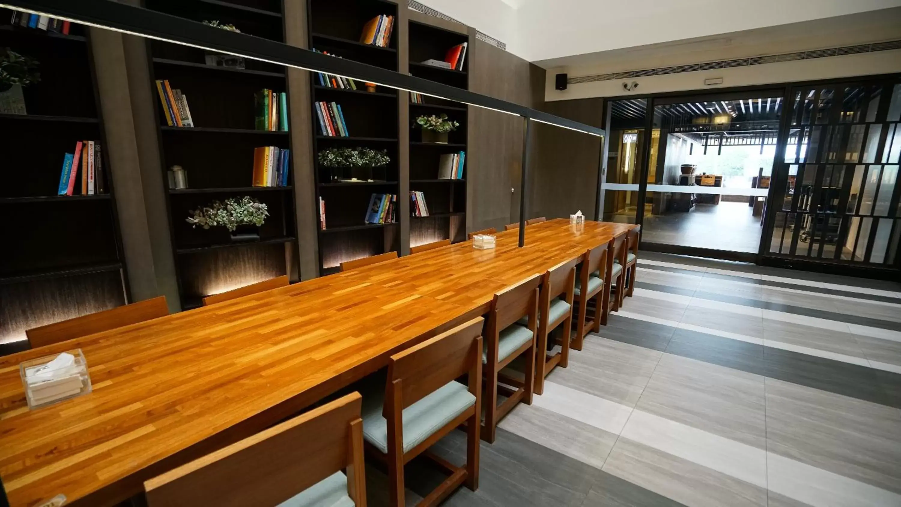 Restaurant/places to eat in Hotel Midtown Richardson Restaurant/places to eat in Hotel Midtown Richardson