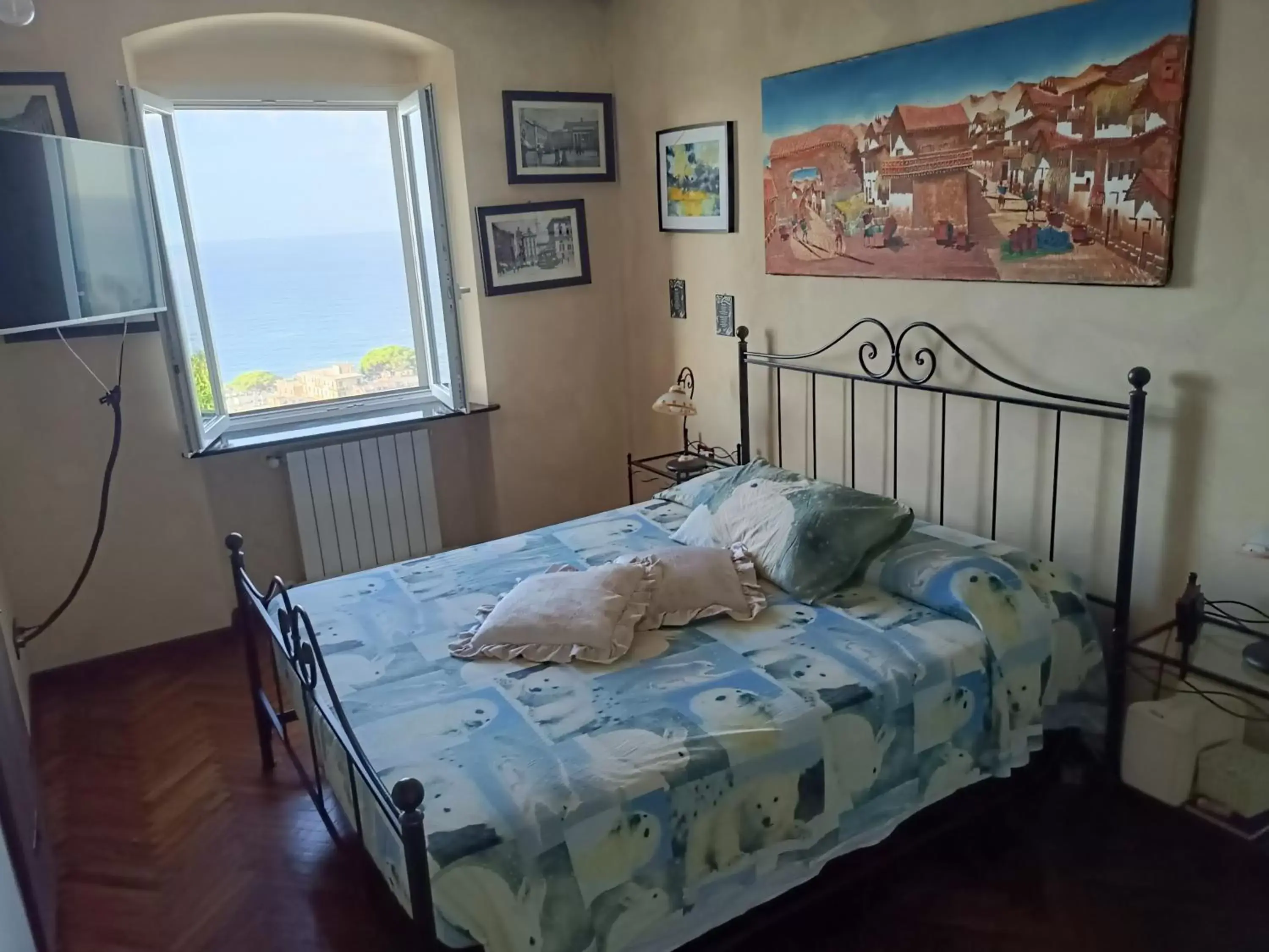 Bed in SALOTTO SUL MARE