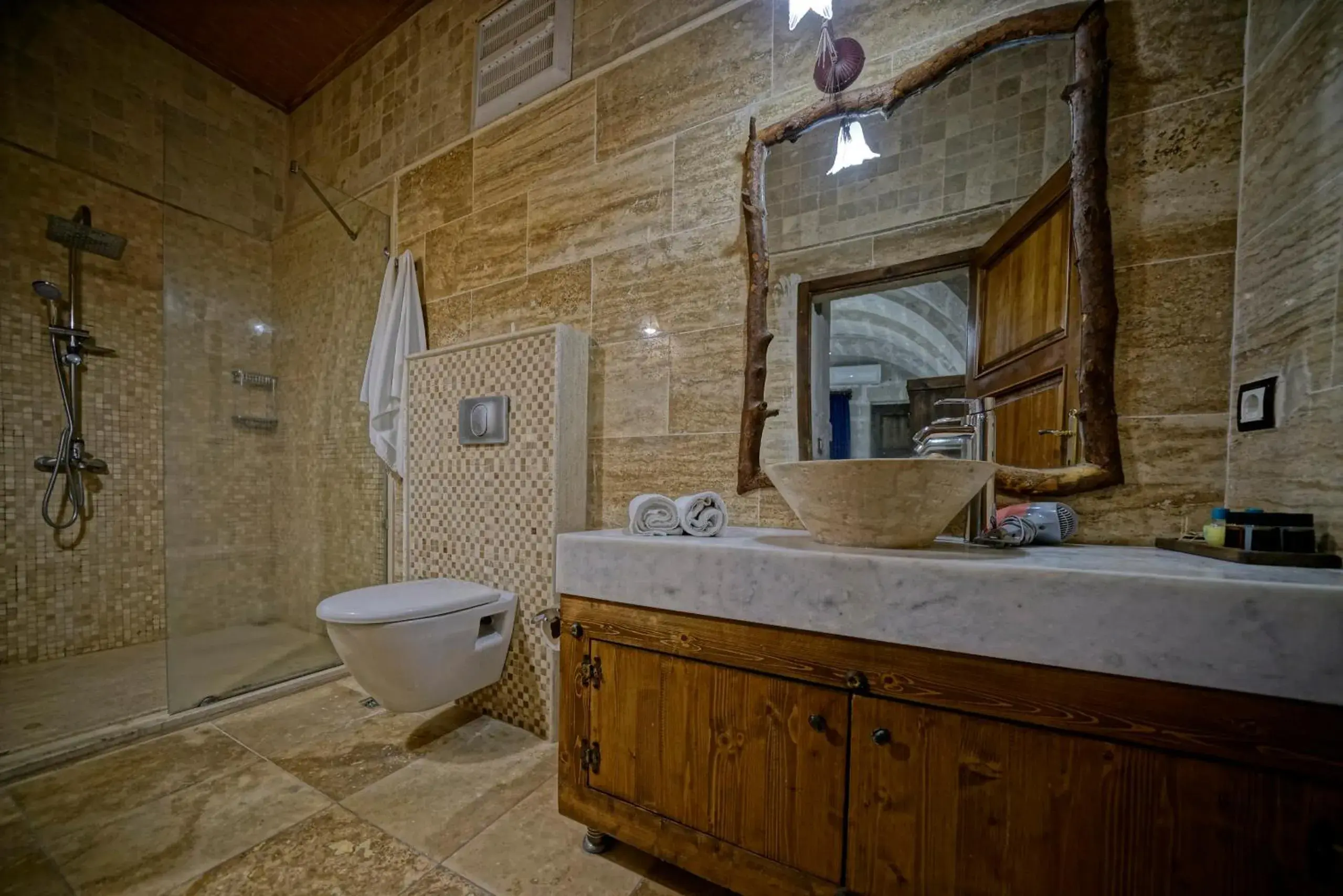 Shower, Bathroom in Holiday Cave Hotel