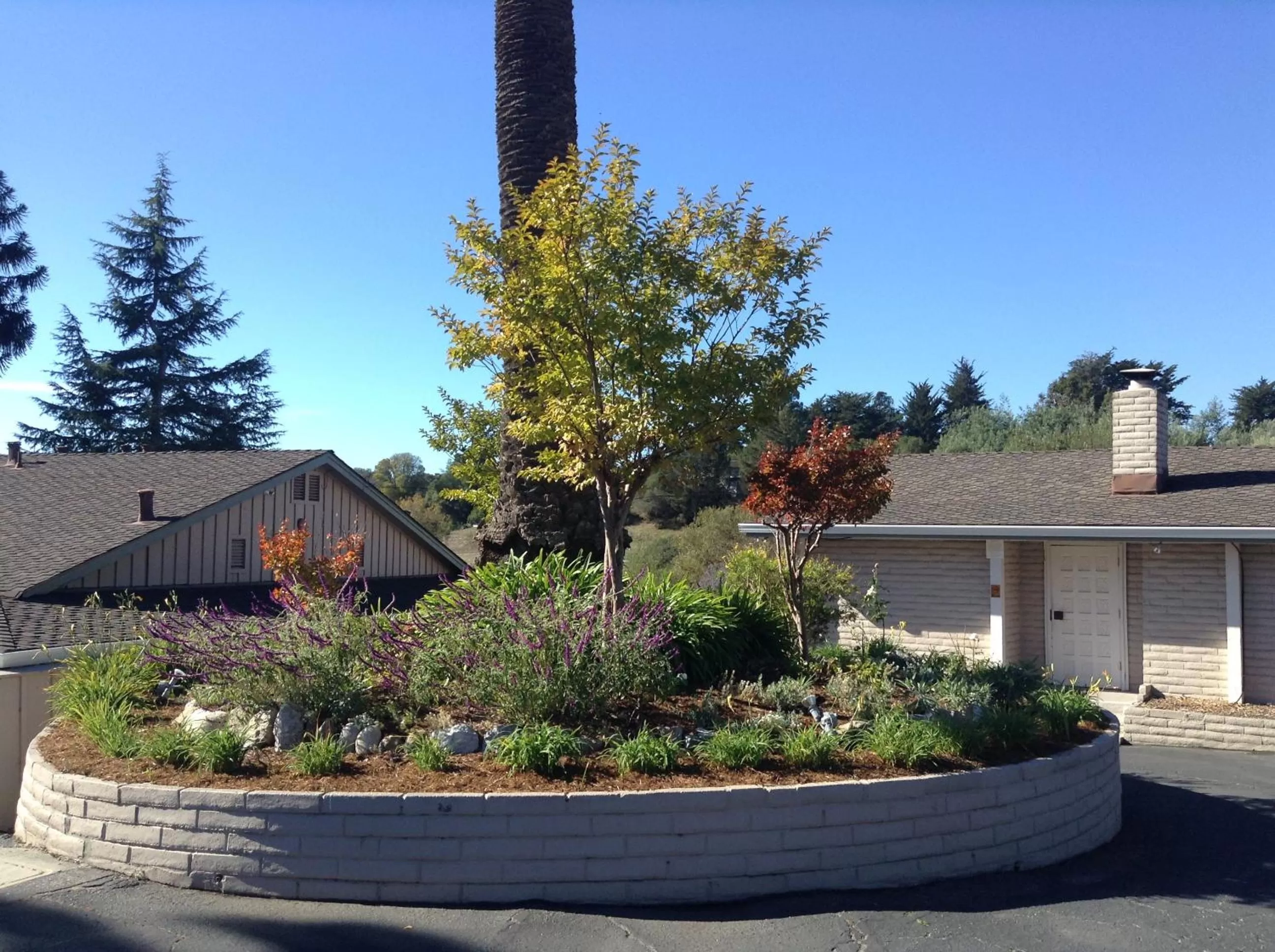 Facade/entrance in The Inn at Pasatiempo