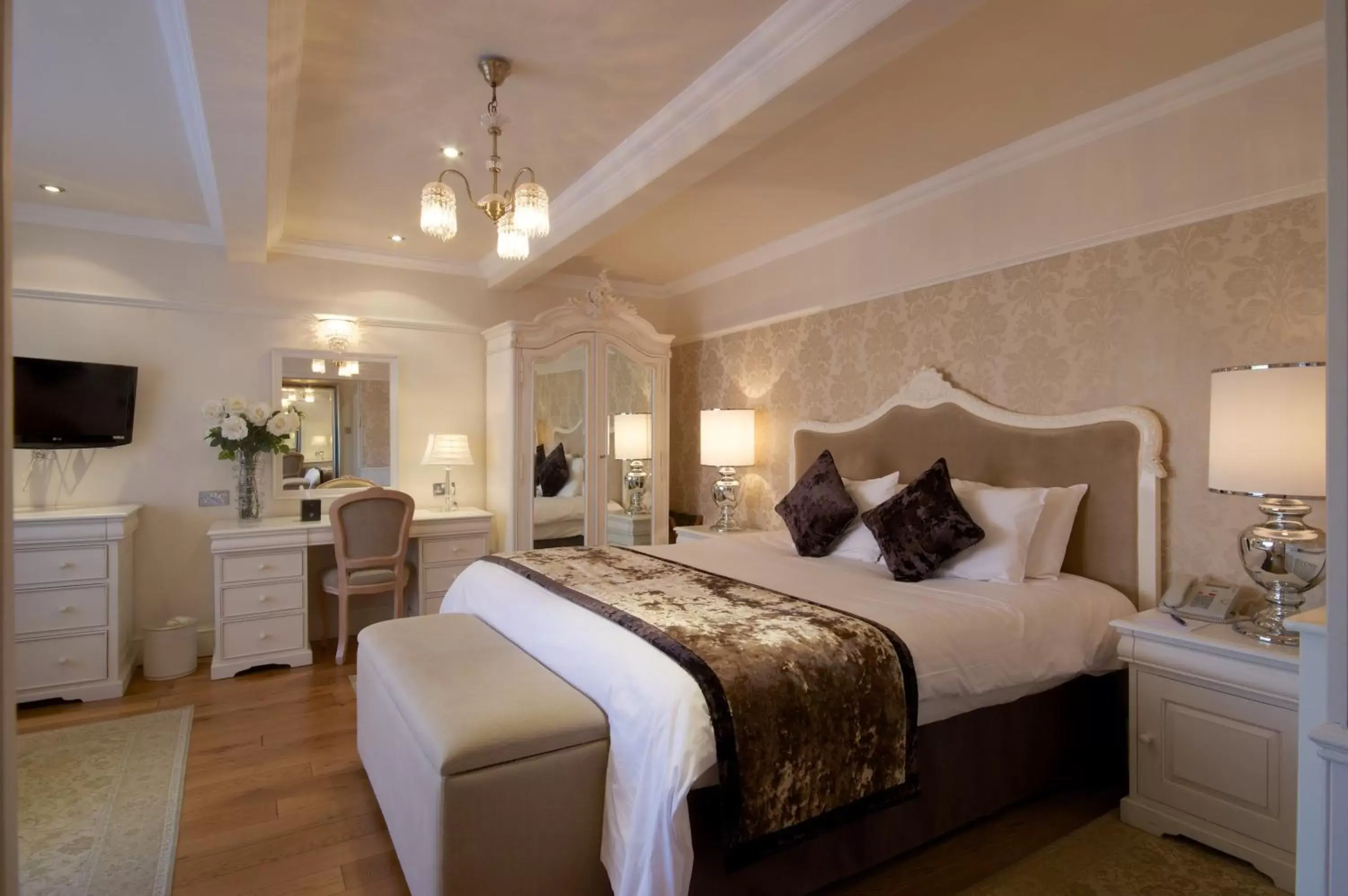 Bedroom, Bed in Alderley Edge Hotel