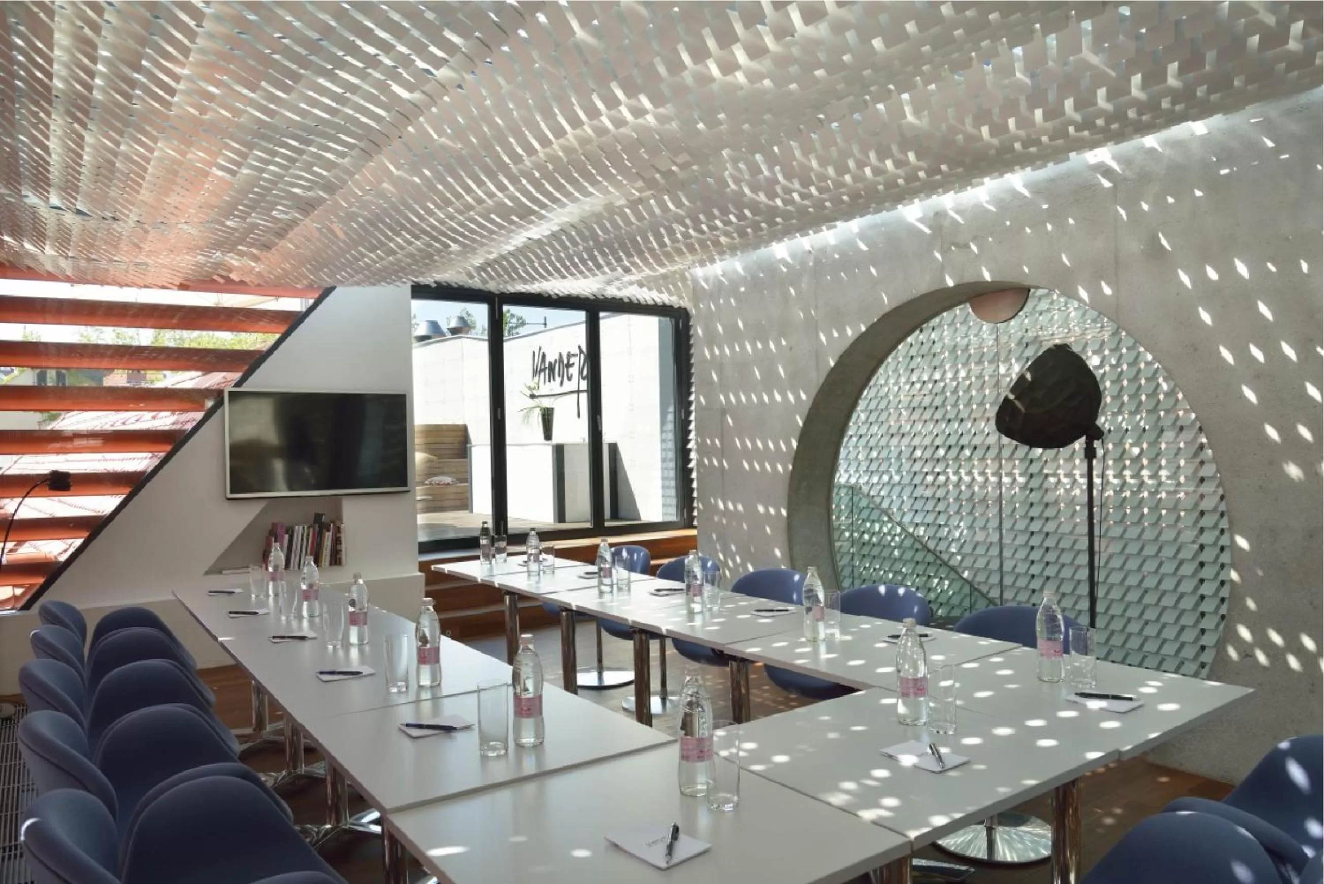 TV and multimedia in Vander Urbani Resort - a Member of Design Hotels