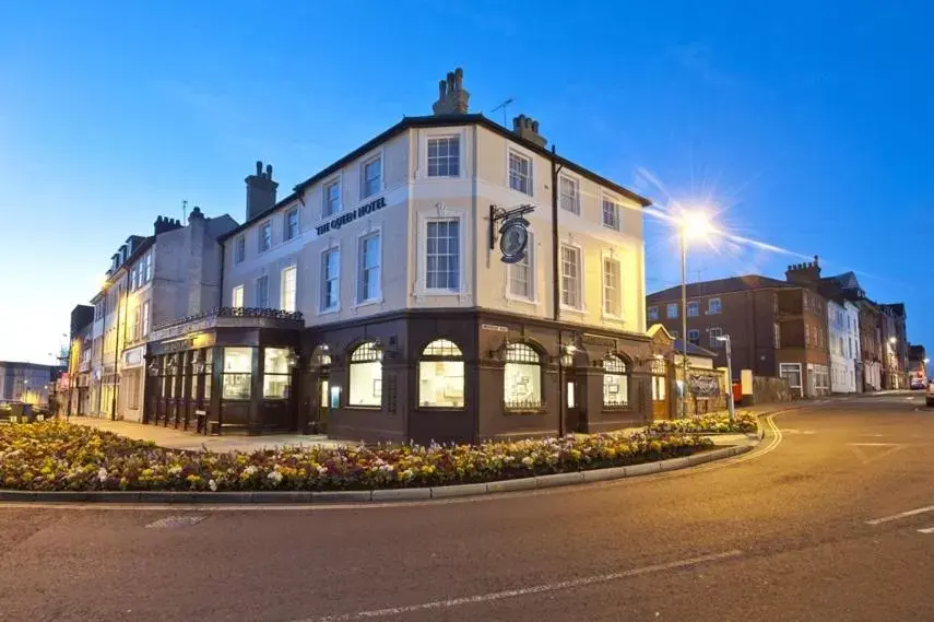 Facade/entrance, Property Building in The Queen Hotel Wetherspoon