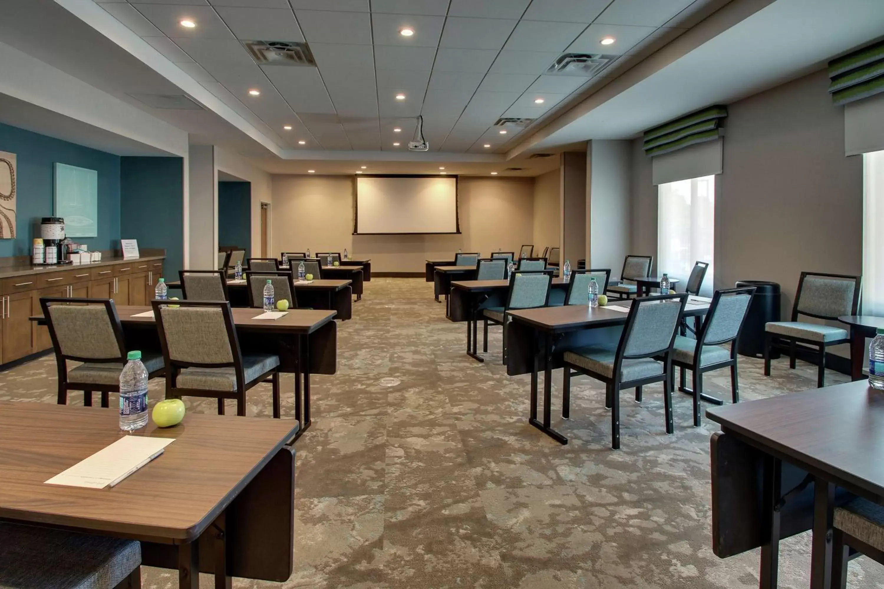 Meeting/conference room, Restaurant/Places to Eat in Hampton Inn & Suites By Hilton Southport