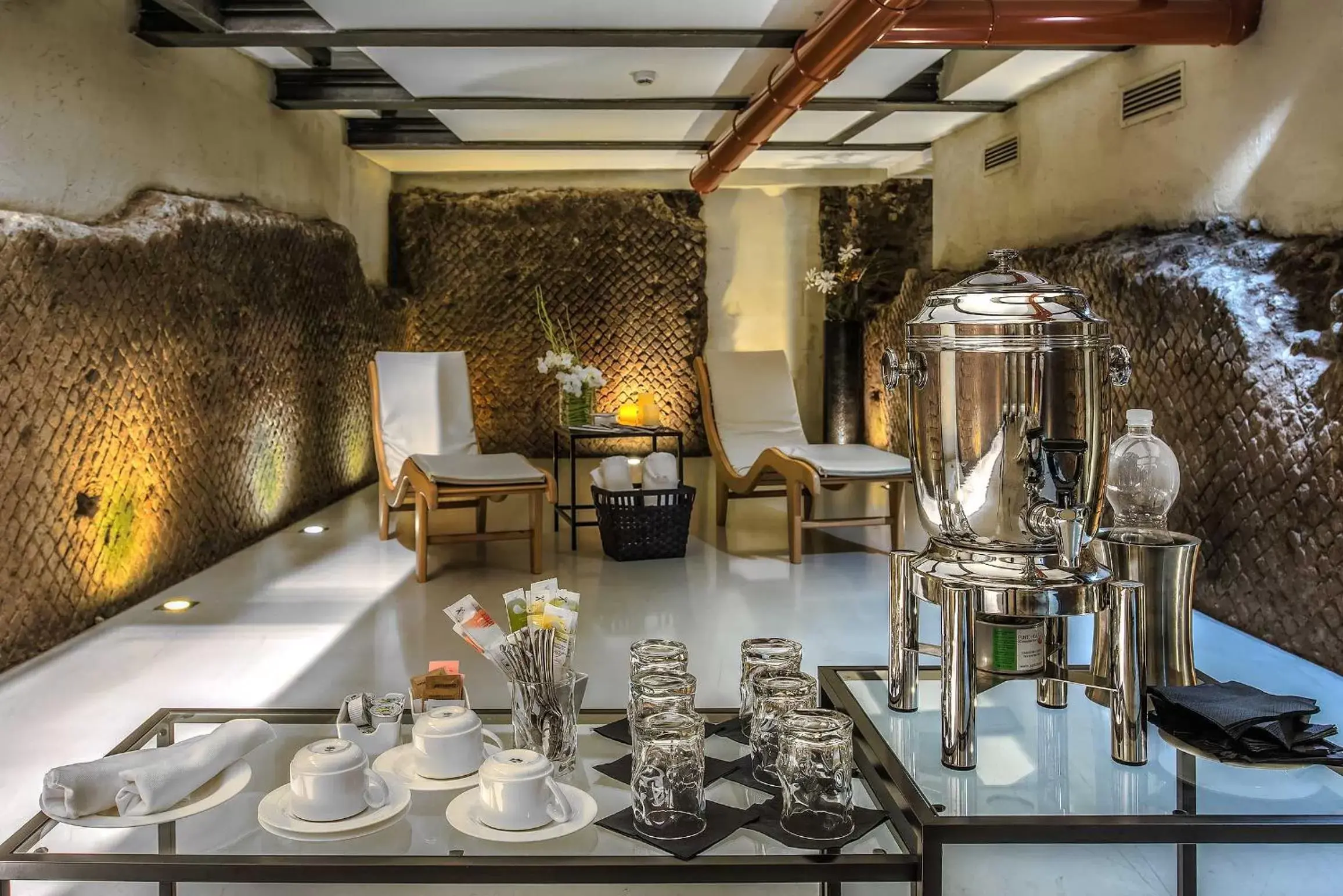 Coffee/tea facilities, Restaurant/Places to Eat in Hotel Lunetta