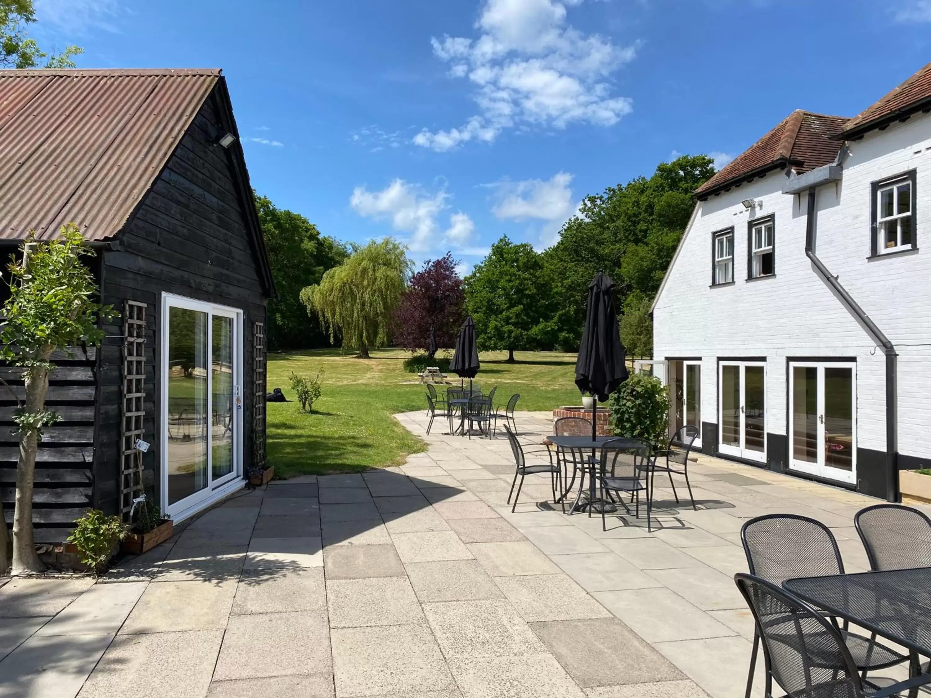 Patio in George & Dragon Hotel Wolverton Townsend