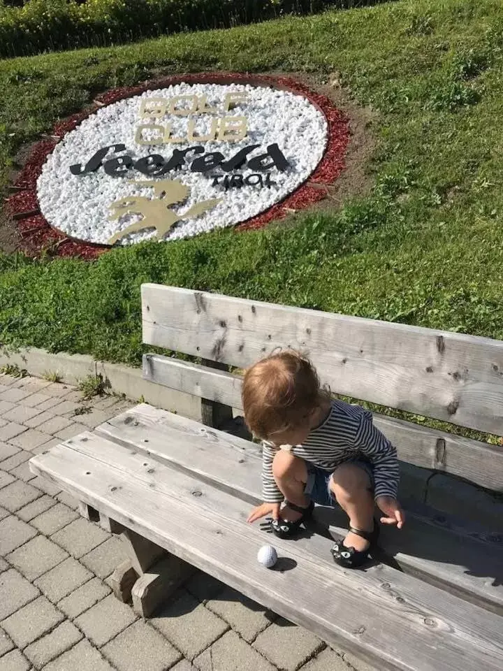 Golfcourse, Children in Hotel Seelos