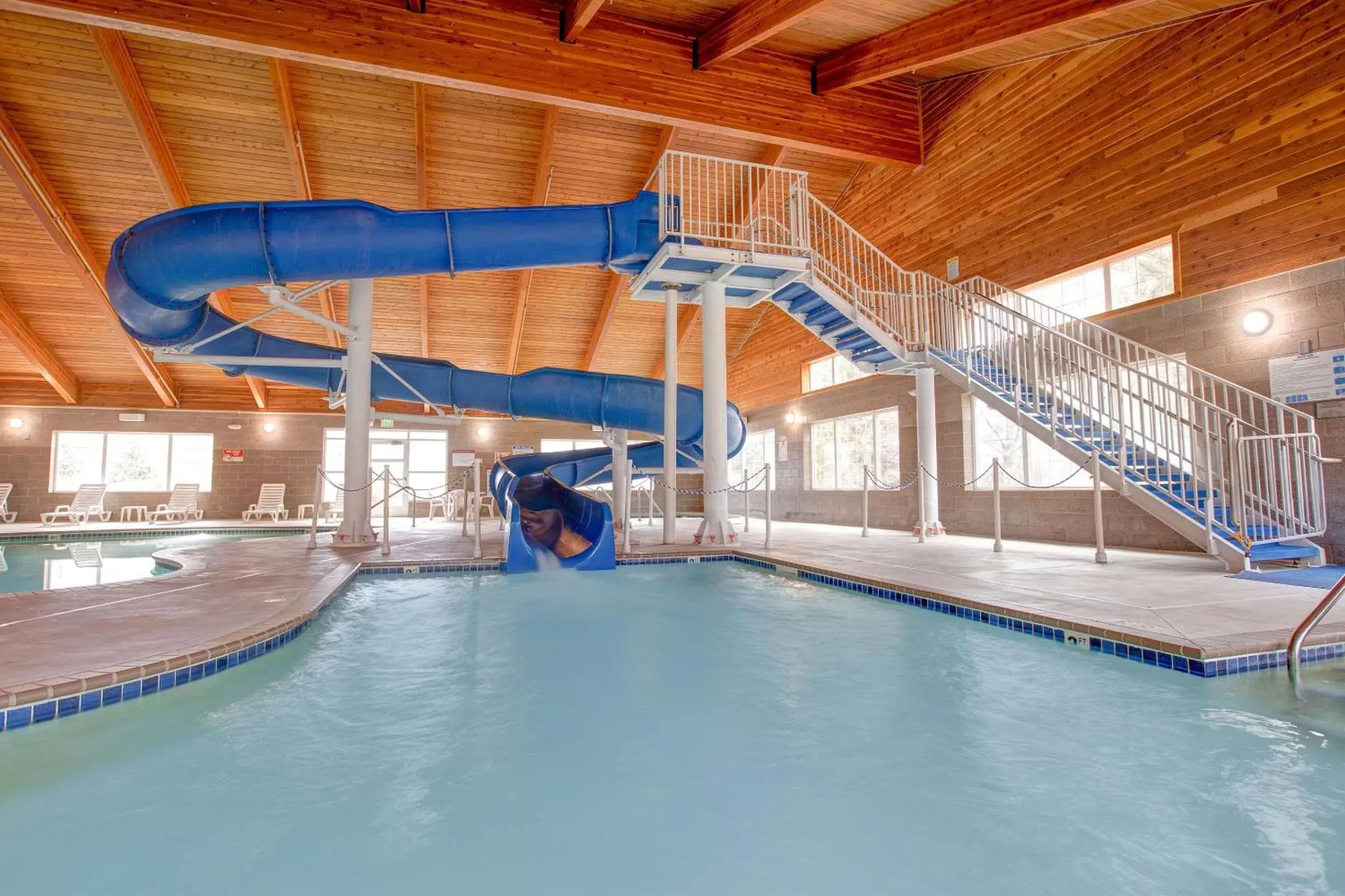 Swimming Pool in Comfort Inn & Suites St. Paul Northeast