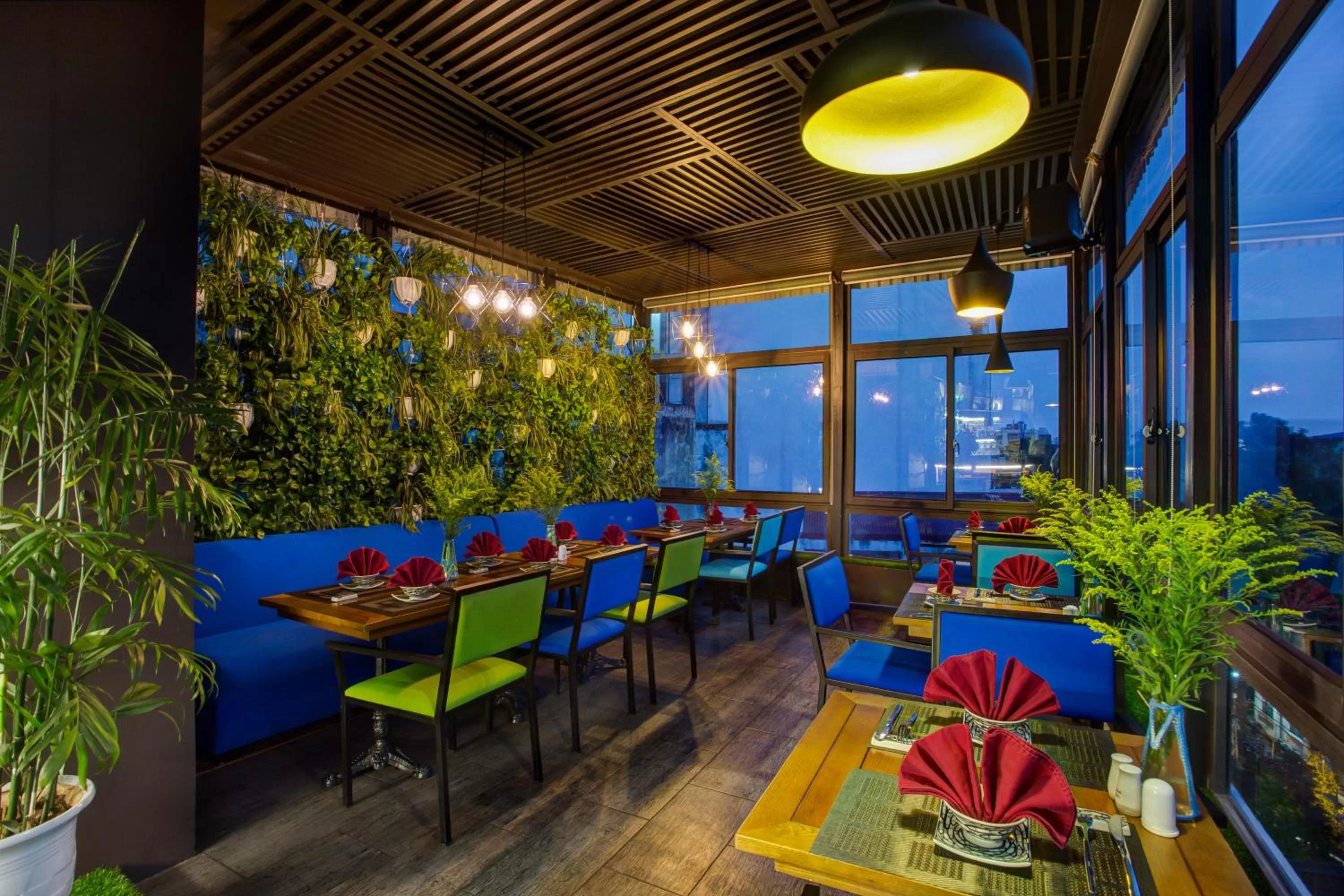 Restaurant/places to eat in Hanoi La Selva Hotel