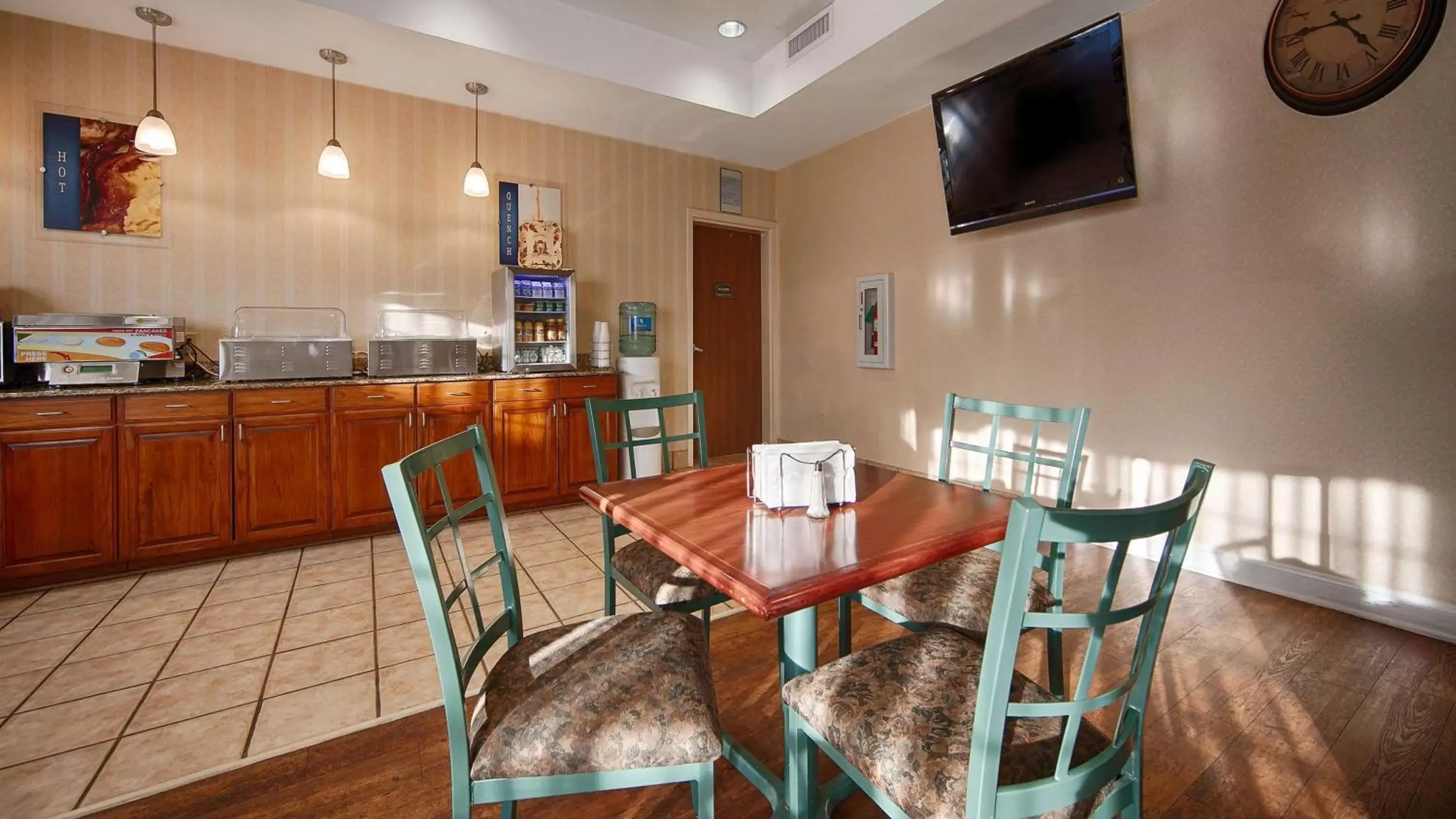 Restaurant/Places to Eat in Best Western Plus Executive Hotel & Suites
