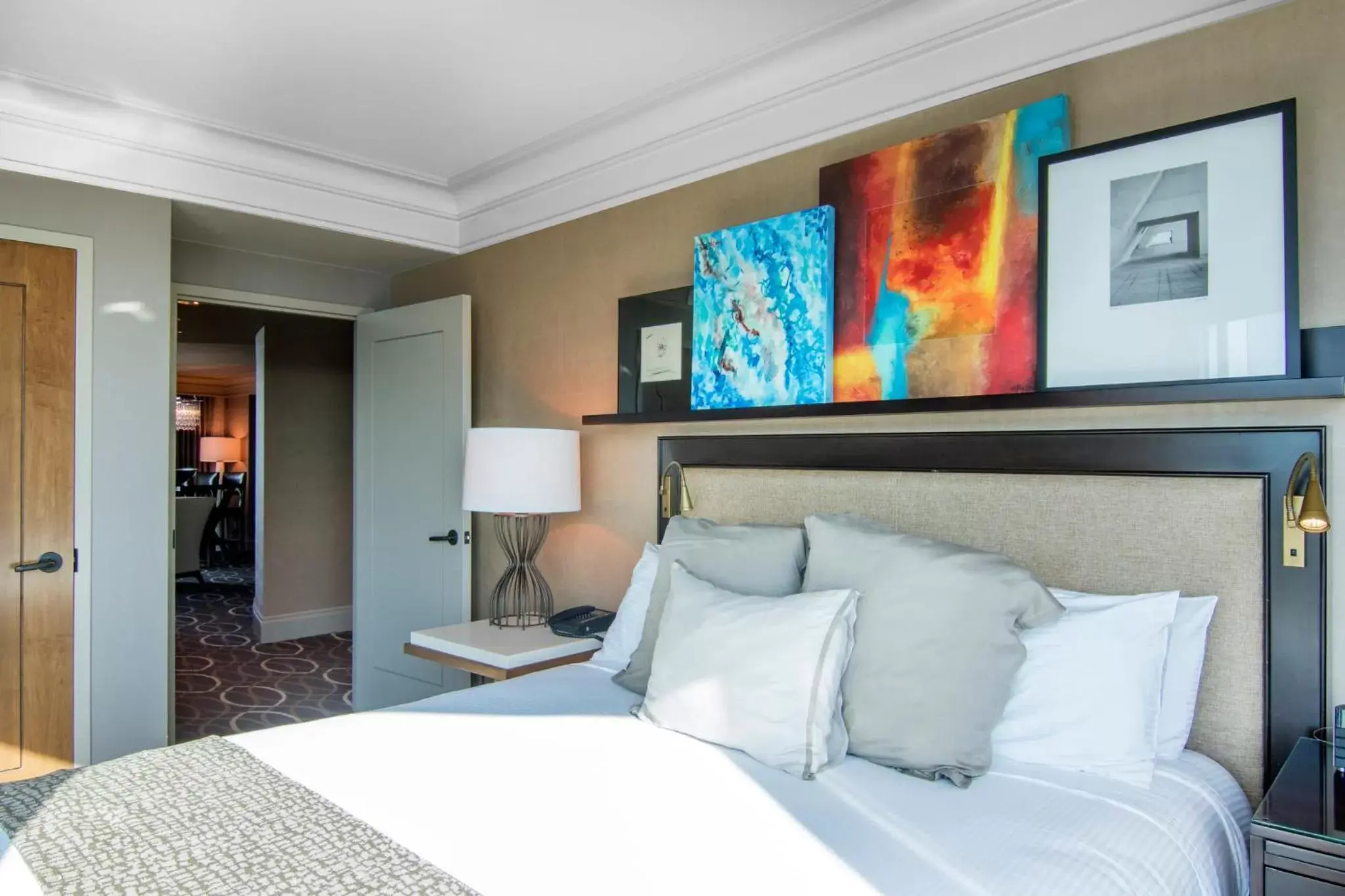 Photo of the whole room, Bed in Omni Dallas Hotel