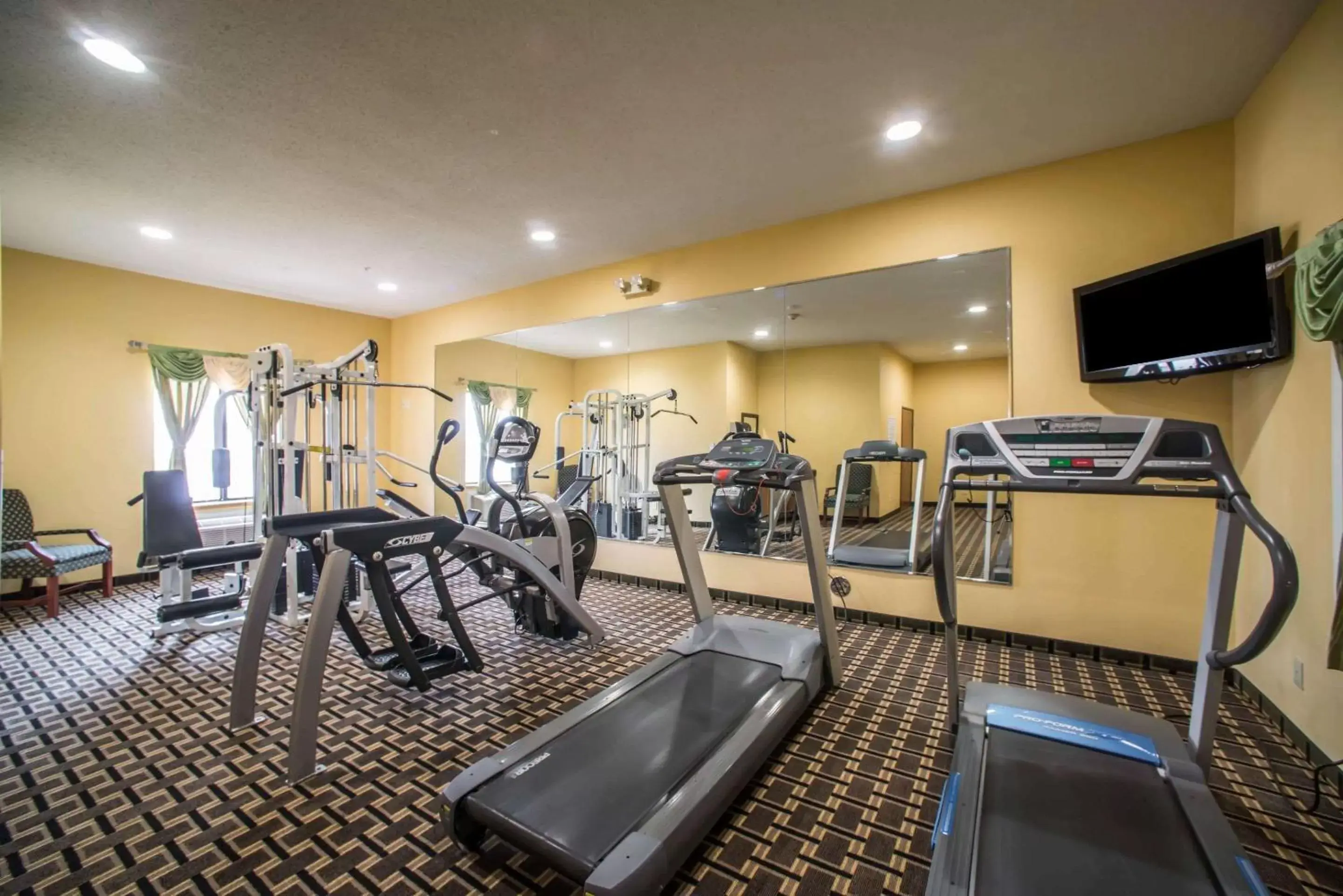 Fitness centre/facilities, Fitness Center/Facilities in Quality Inn Litchfield Route 66