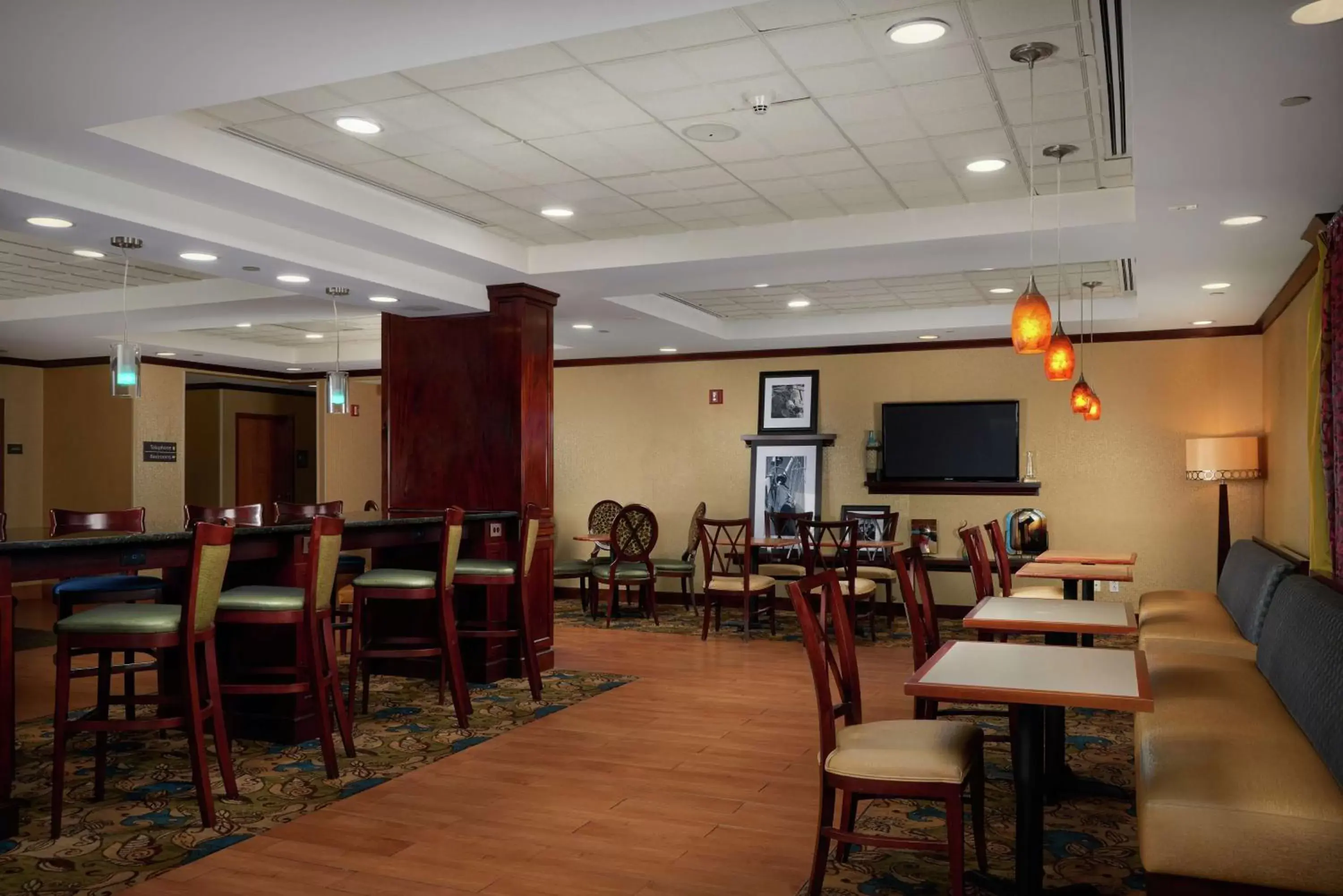 Lobby or reception, Restaurant/Places to Eat in Hampton Inn Newport News-Yorktown