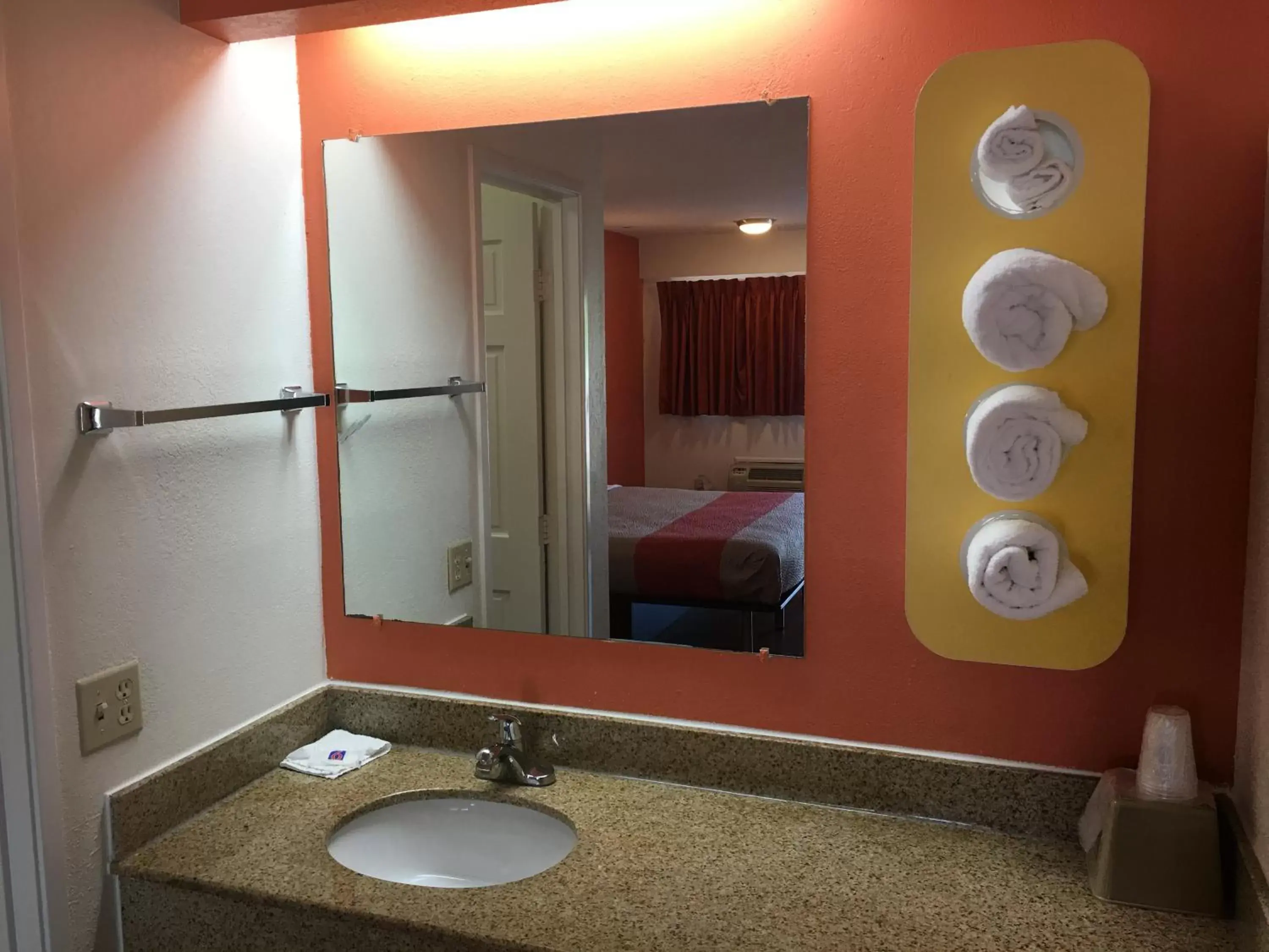 Area and facilities, Bathroom in Motel 6-Richmond, VA - Midlothian Turnpike