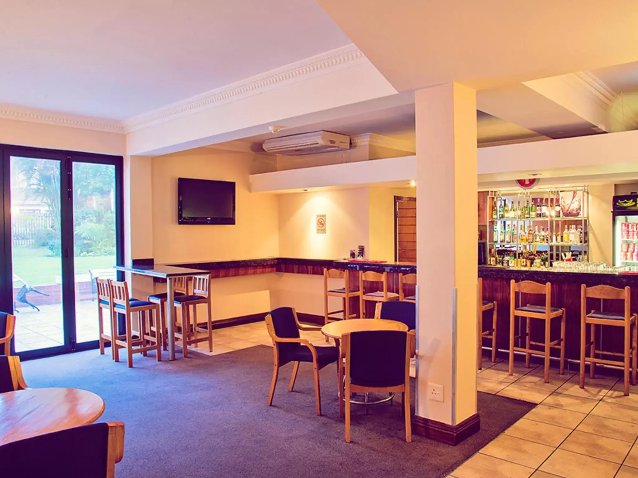 Restaurant/places to eat, Lounge/Bar in Premier Splendid Inn Pinetown