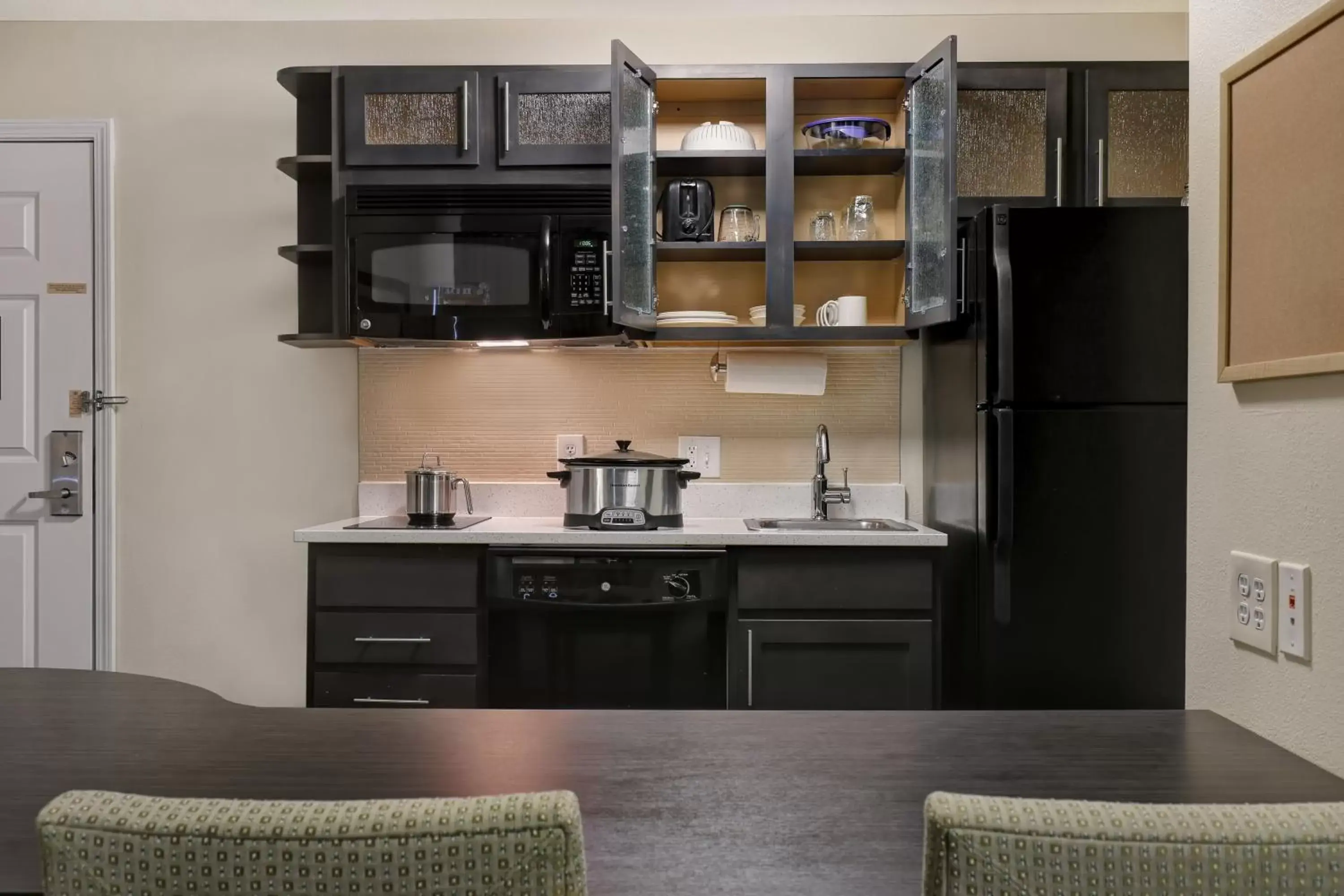 Photo of the whole room, Kitchen/Kitchenette in Candlewood Suites Indianapolis - South, an IHG Hotel