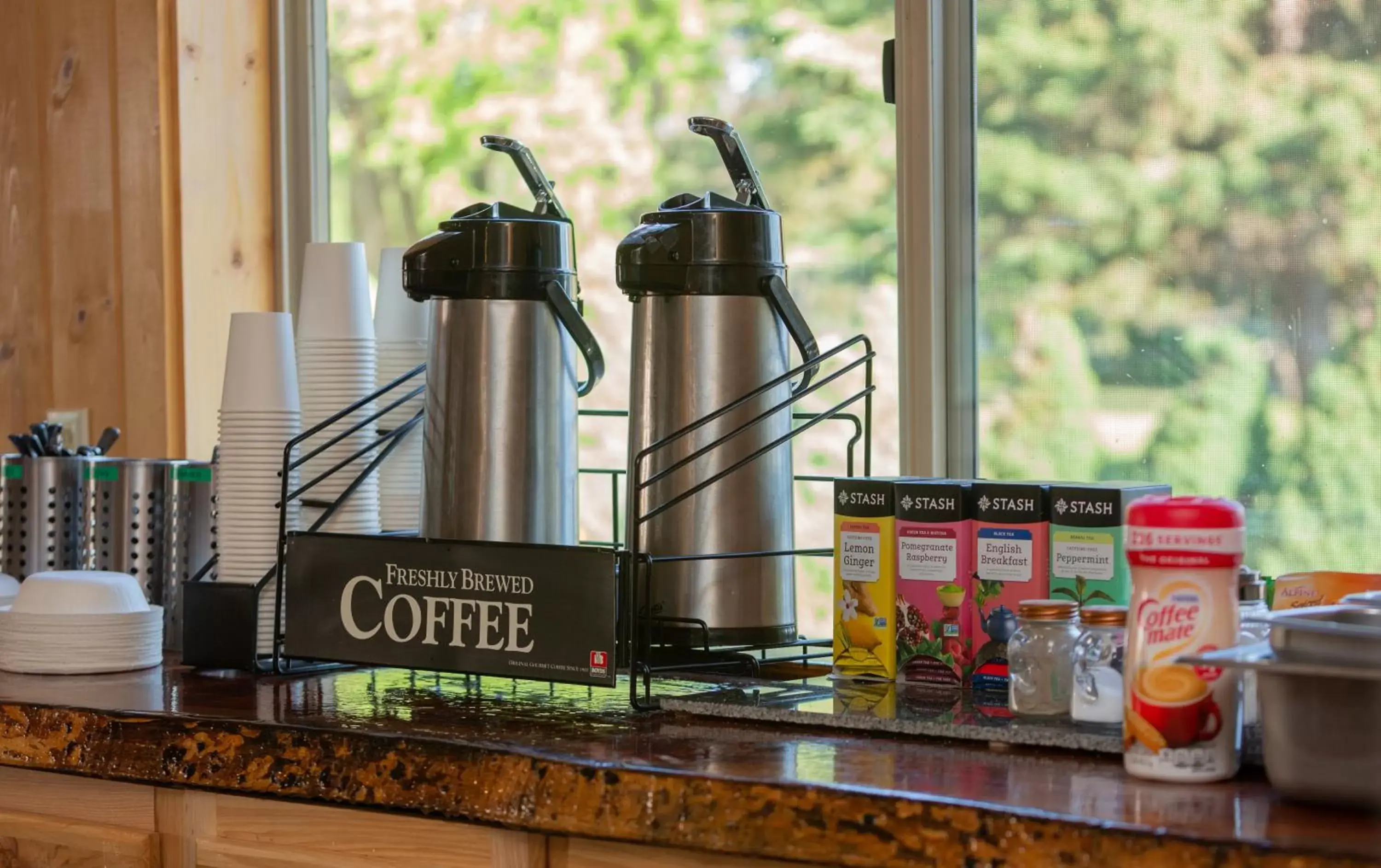 Coffee/tea facilities in AbbyCreek Inn