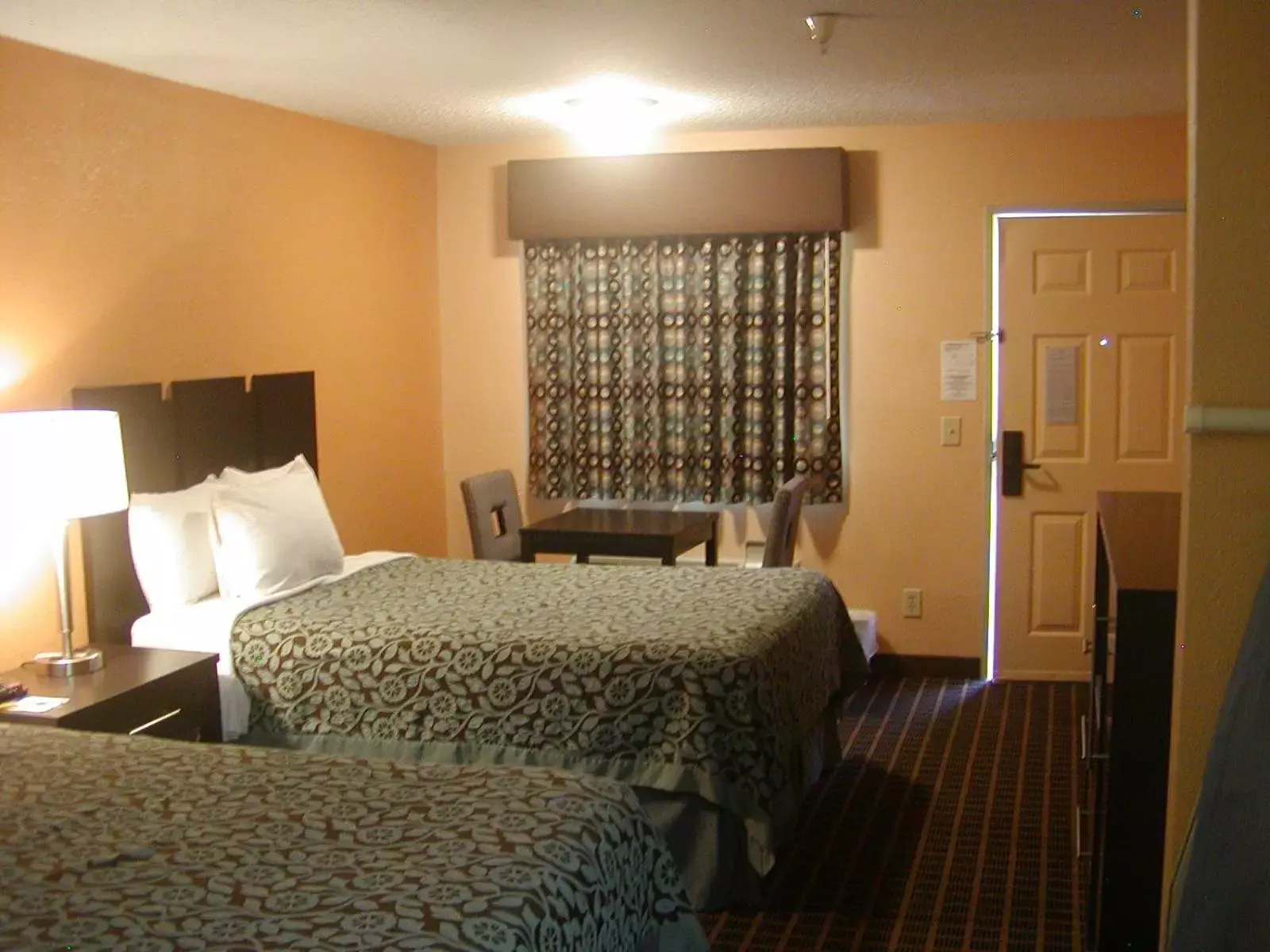 Photo of the whole room, Bed in Days Inn by Wyndham Marietta White Water