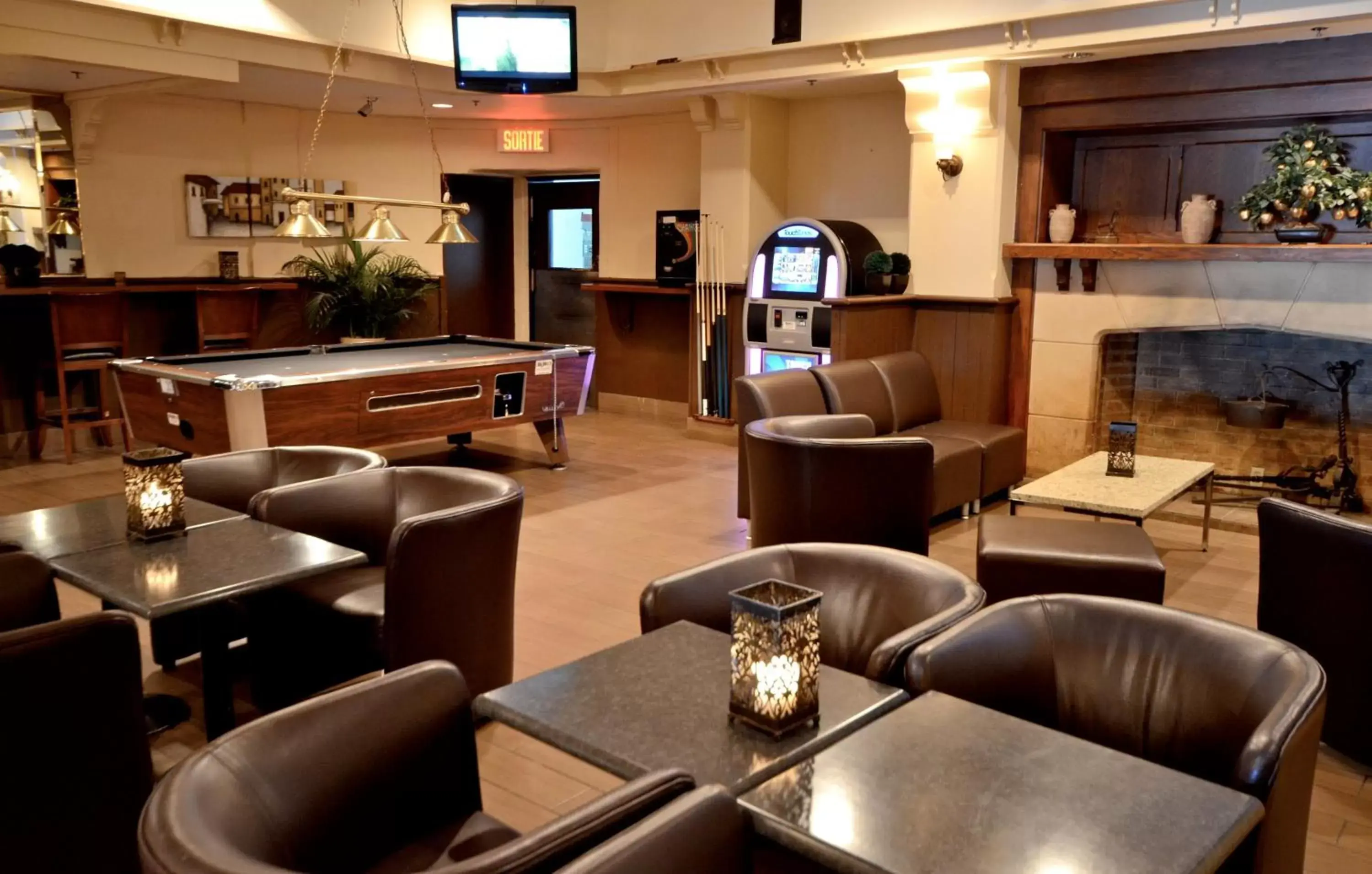 Lounge or bar, Lounge/Bar in Armon Plaza Montreal Airpt, Trademark Collection by Wyndham