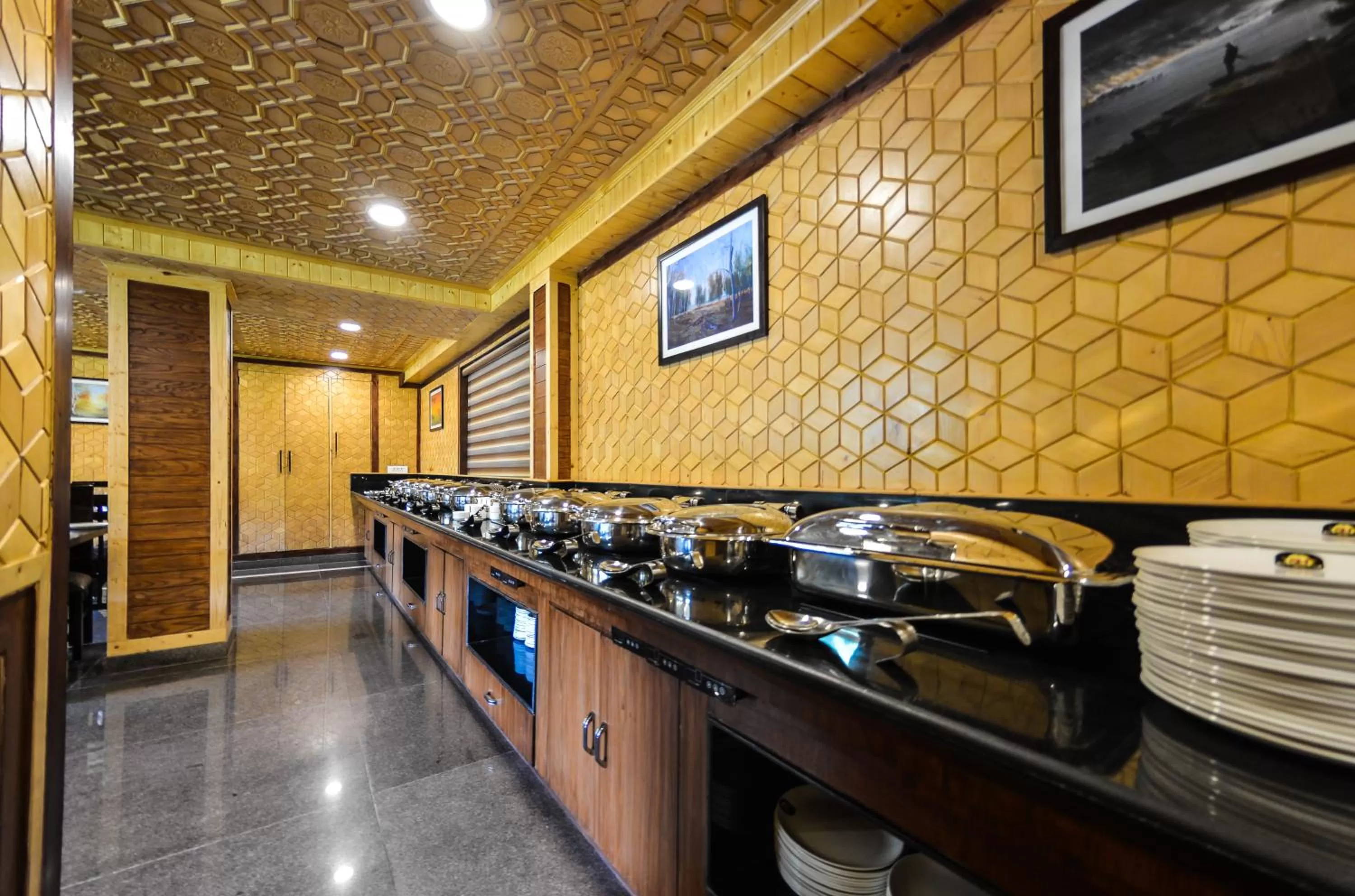 Food and drinks, Kitchen/Kitchenette in Royal Hillton Pahalgam