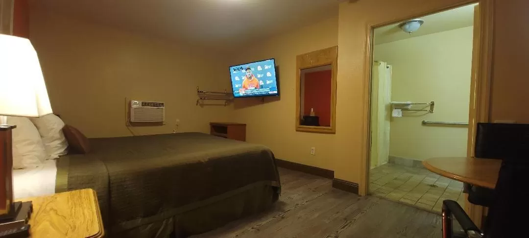 Bathroom in Lakeview Inn