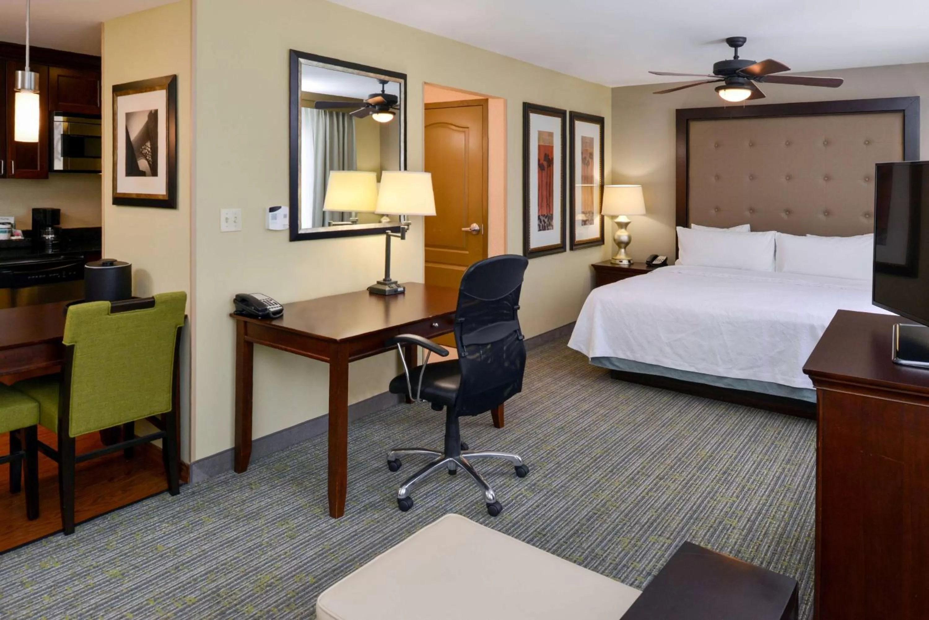Kitchen or kitchenette, Bed in Homewood Suites by Hilton Fresno