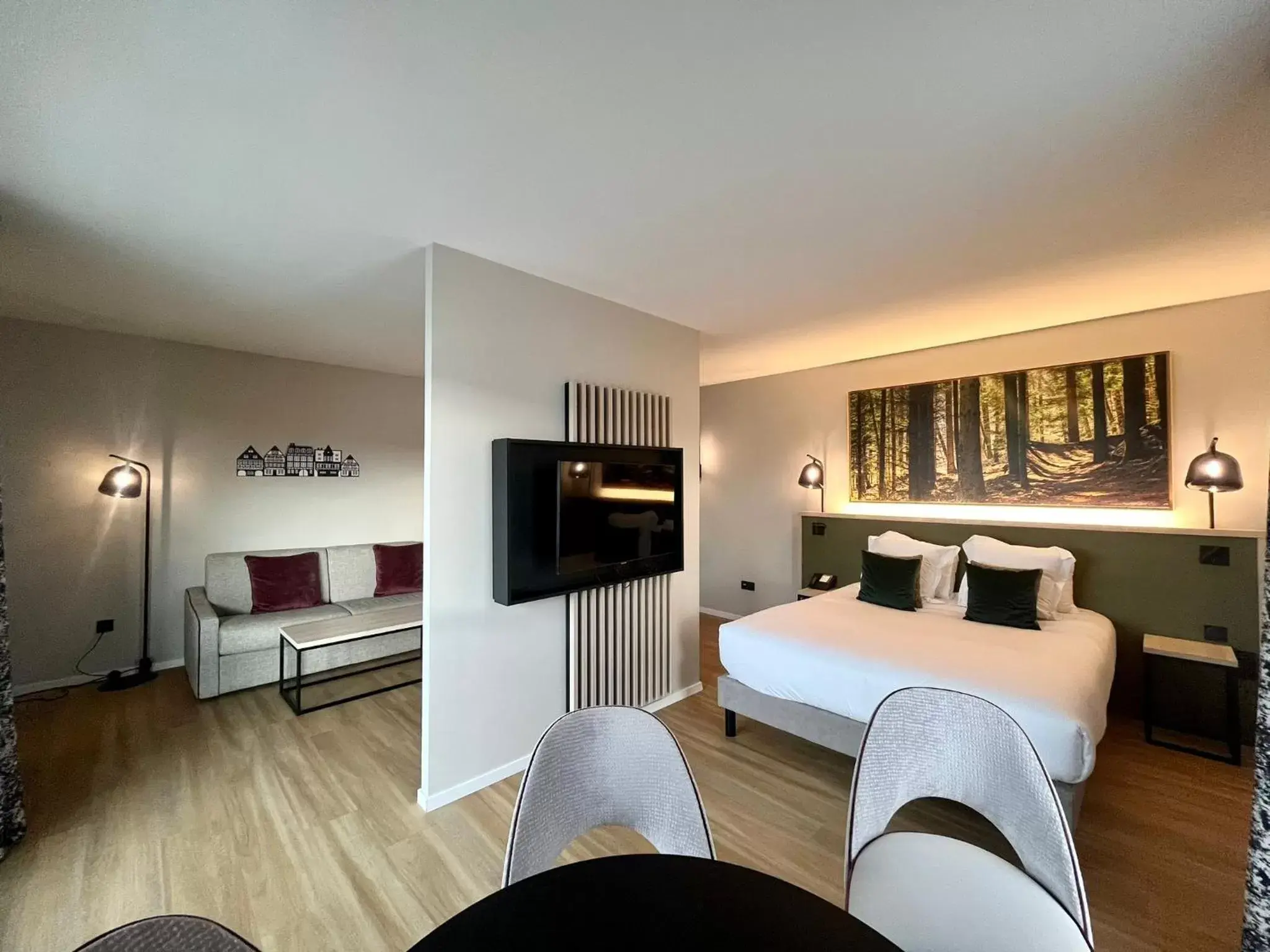 hair dresser, Bed in Citadines Eurometropole Strasbourg hair dresser, Bed in Citadines Eurometropole Strasbourg