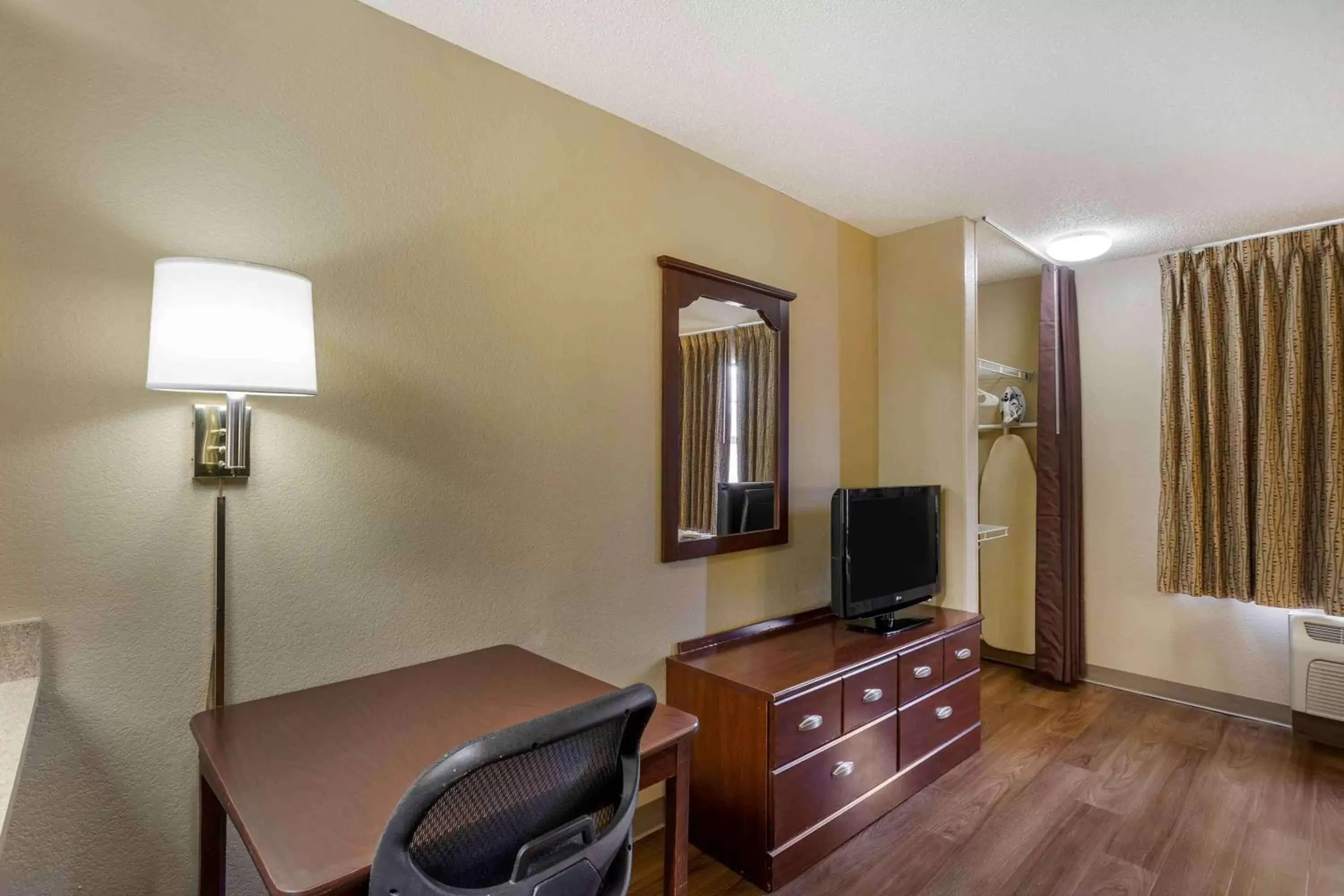 Bedroom, Seating Area in Extended Stay America Suites - Philadelphia - Horsham - Welsh Rd