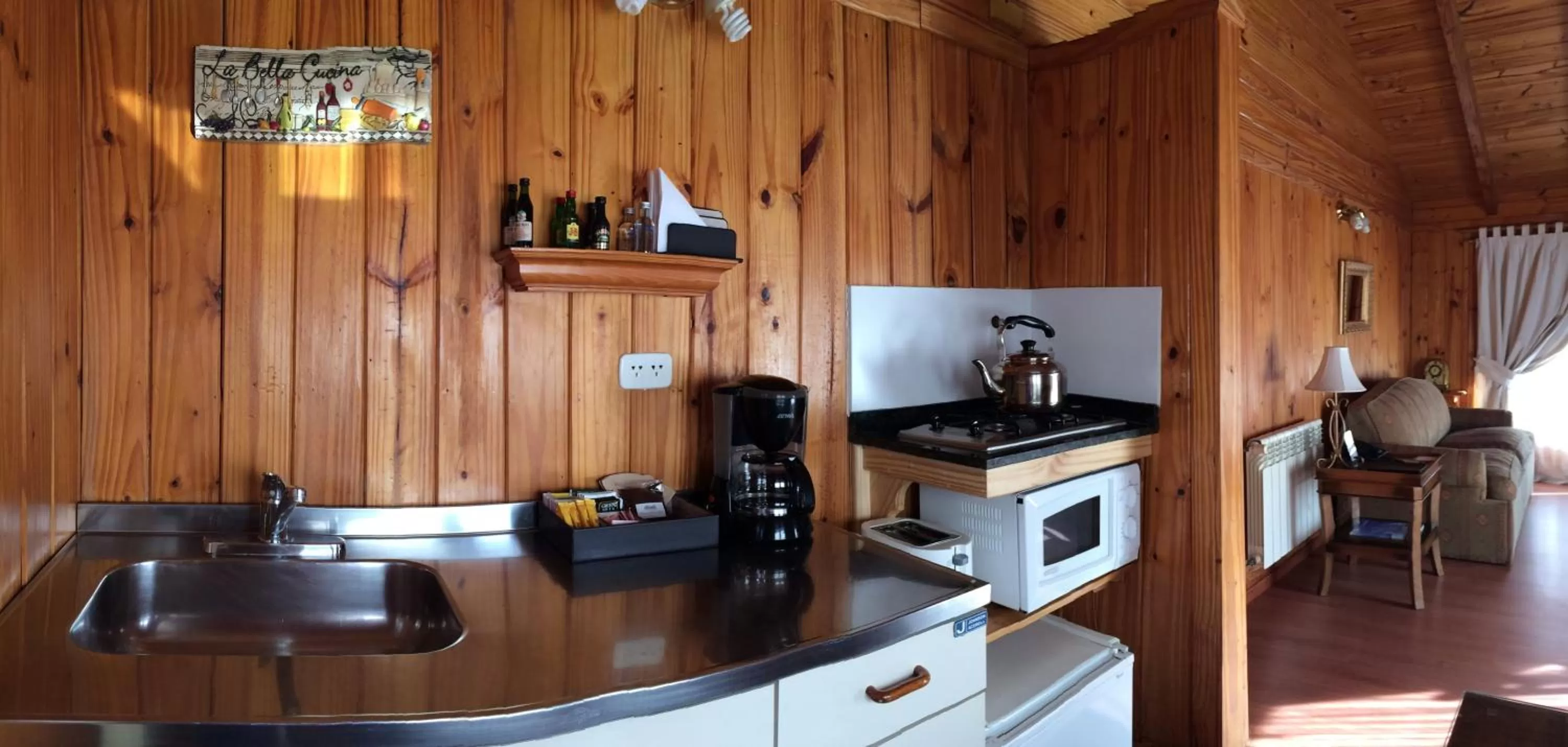 Kitchen or kitchenette in Santa Monica Aparts