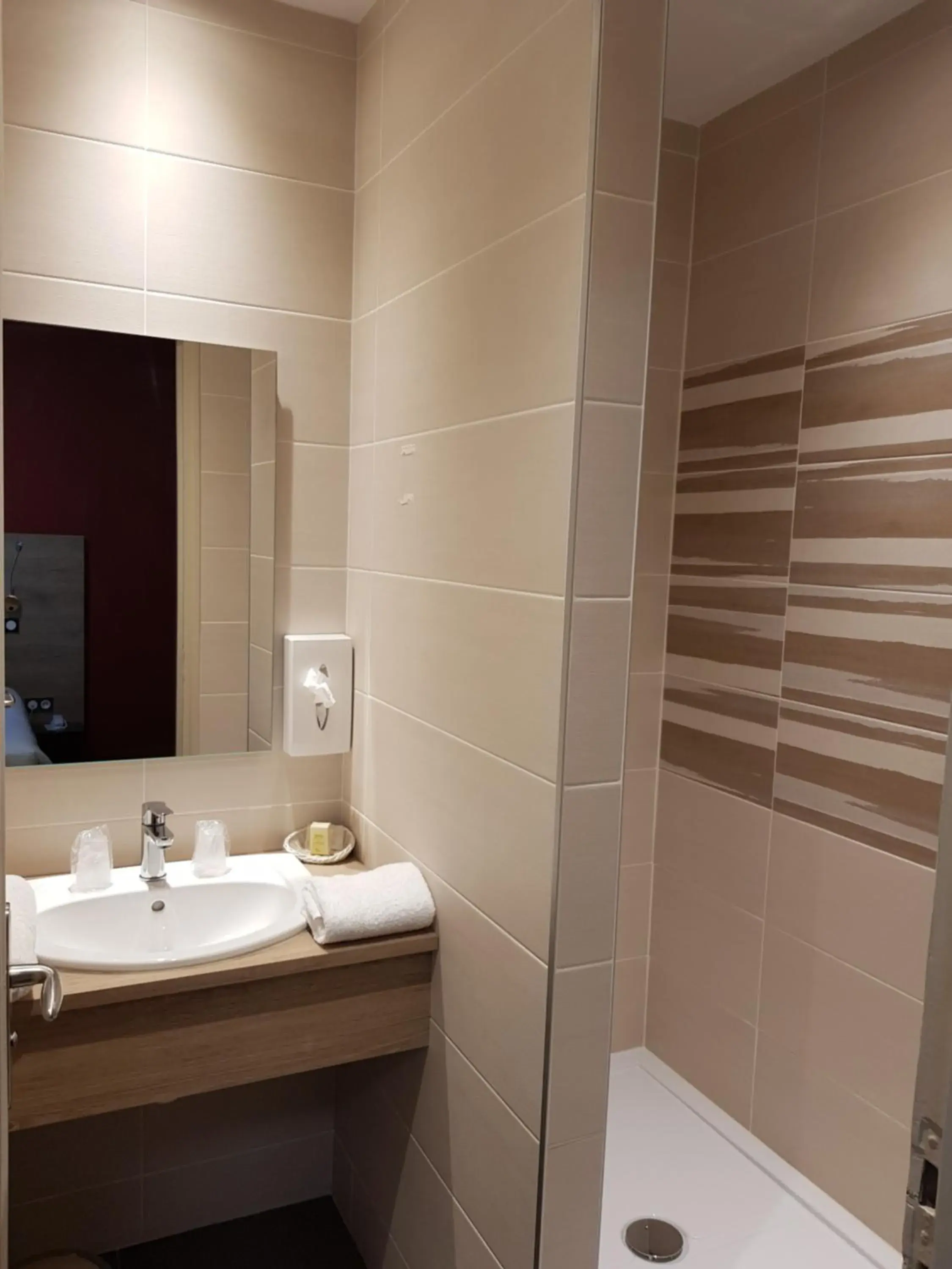 Bathroom in Logis Hôtel A la Bonne Auberge