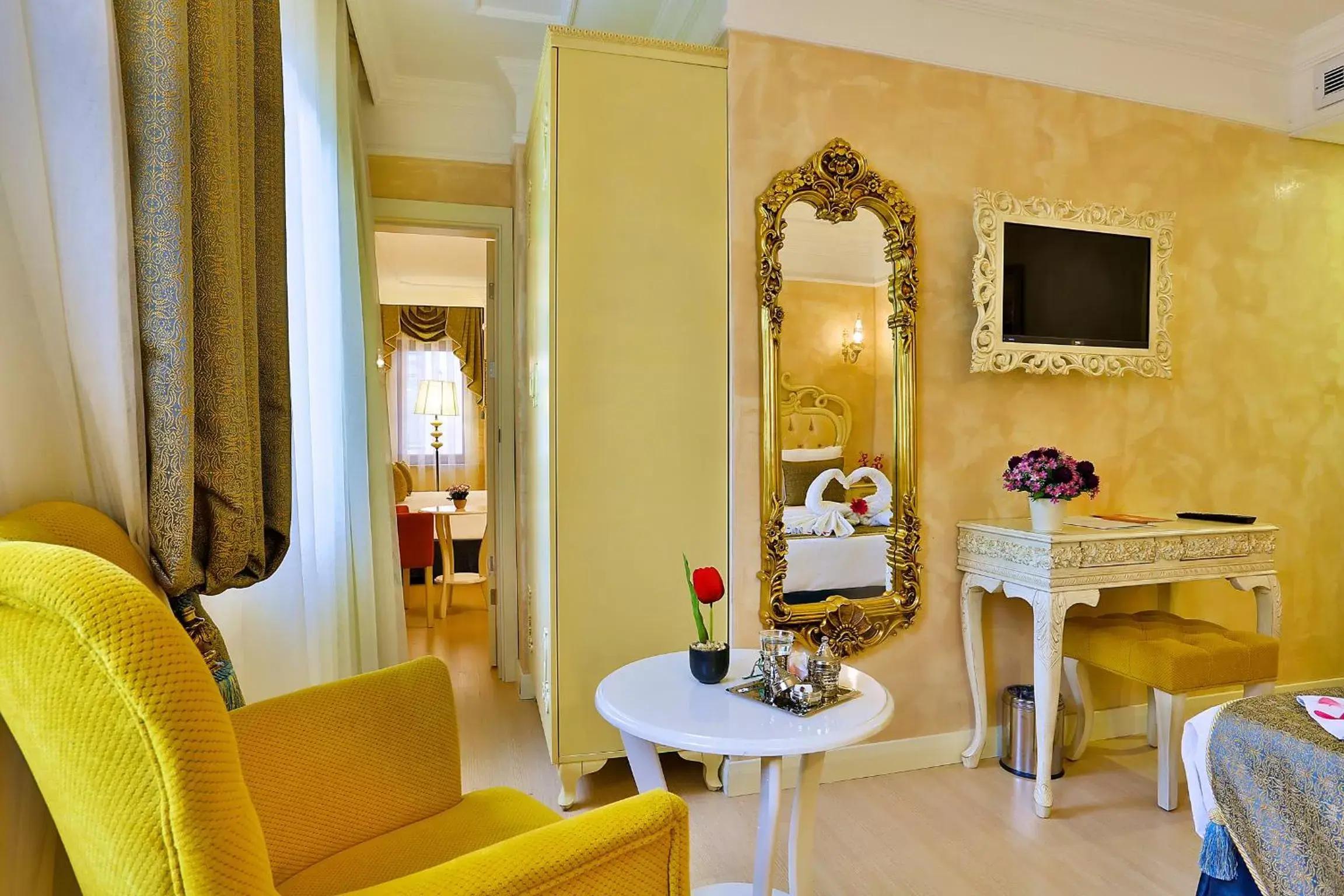 Bedroom, Seating Area in Edibe Sultan Hotel