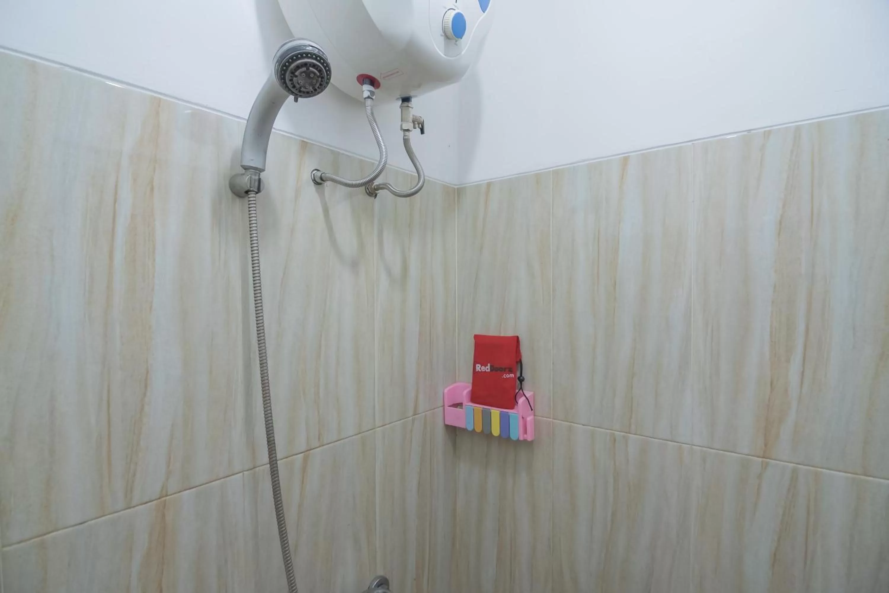 Bathroom in RedDoorz Syariah near Margahayu Raya