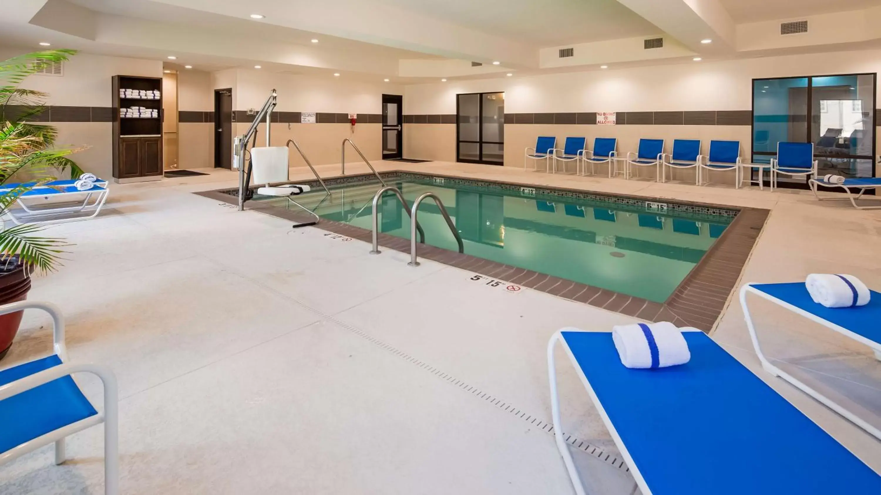 Pool view in Best Western Plus Ardmore Inn & Suites Pool view in Best Western Plus Ardmore Inn & Suites