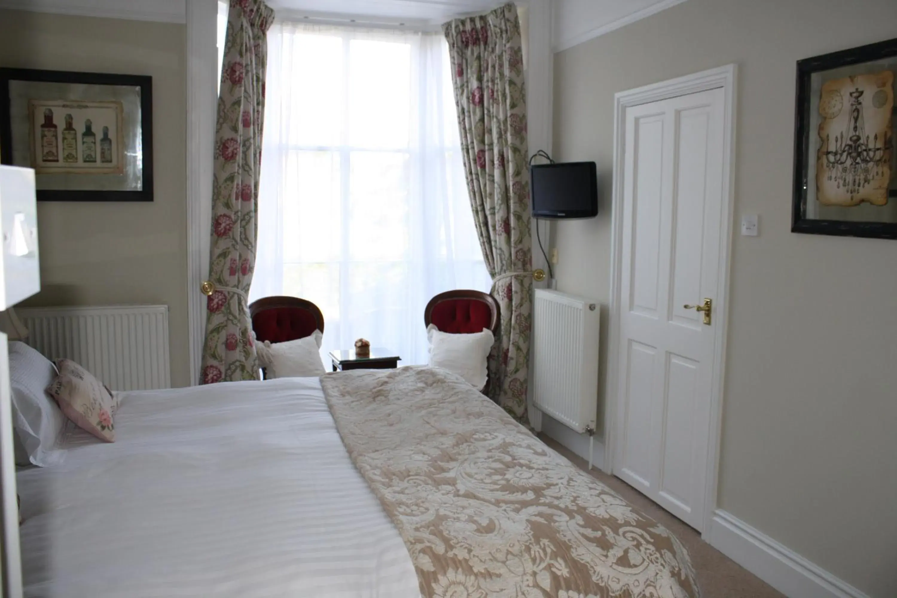 Photo of the whole room, Bed in Holmwood House Guest Accommodation Photo of the whole room, Bed in Holmwood House Guest Accommodation
