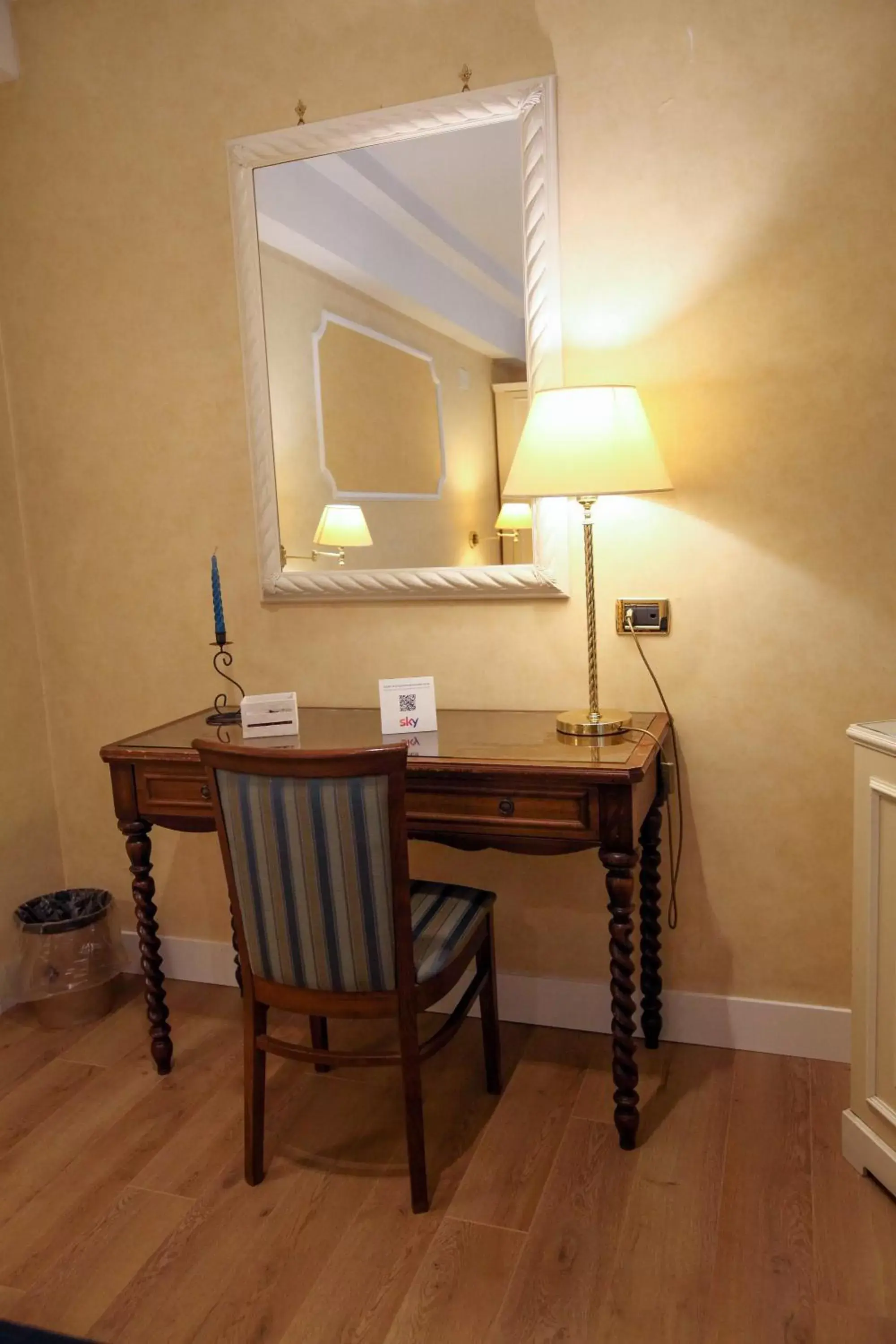 Seating area, Bathroom in Hotel I Gigli