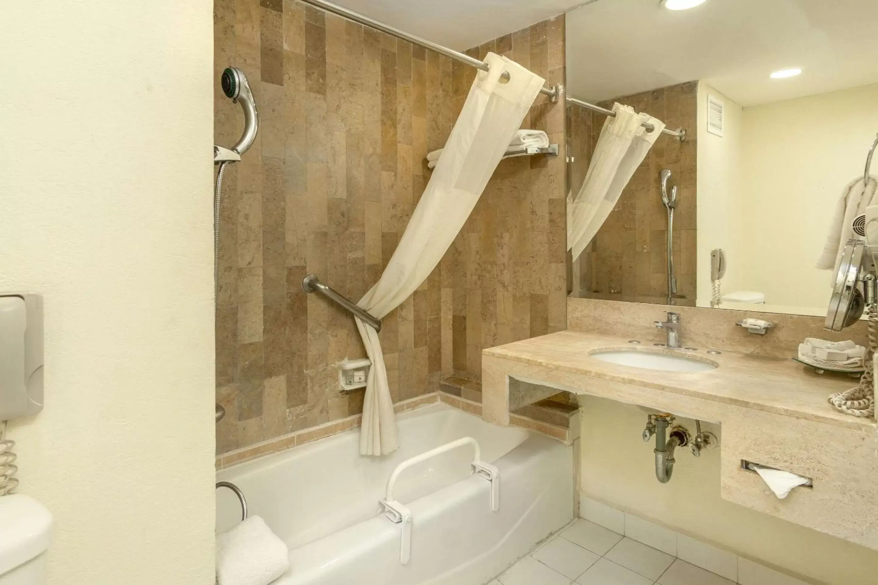 Photo of the whole room, Bathroom in Quality Inn & Suites Saltillo Eurotel