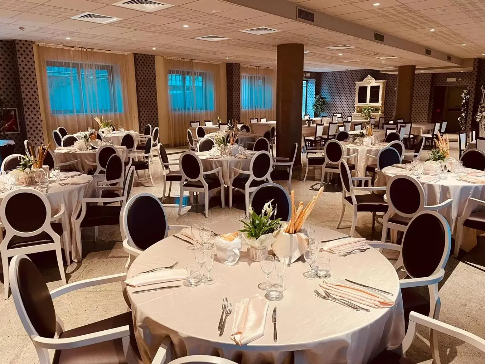 Restaurant/places to eat in Hotel Parisi Restaurant/places to eat in Hotel Parisi